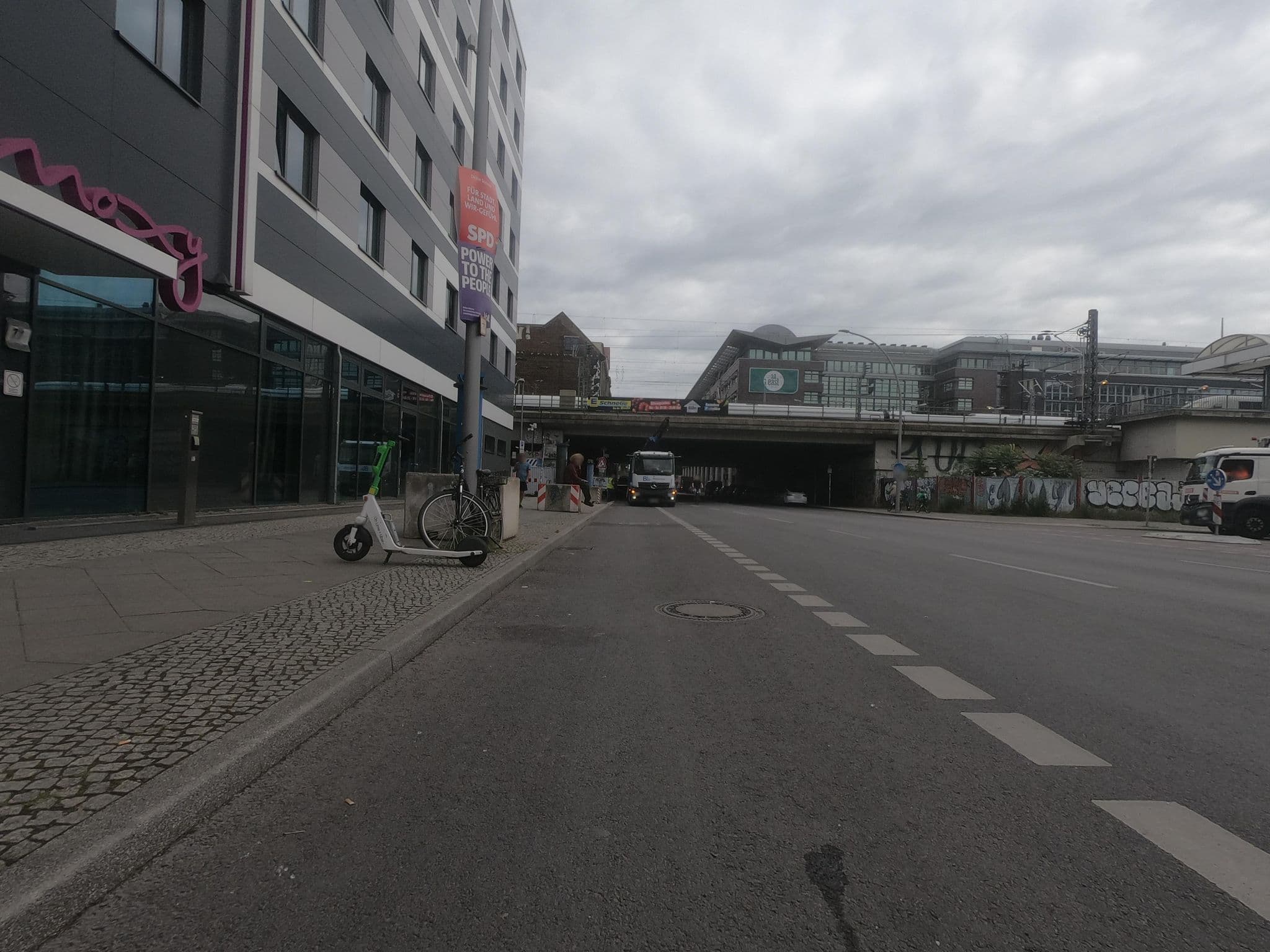Street view near Moxy Berlin Ostbahnhof, Friedrichshain — © carlheinz (CC BY-SA · Mapillary)