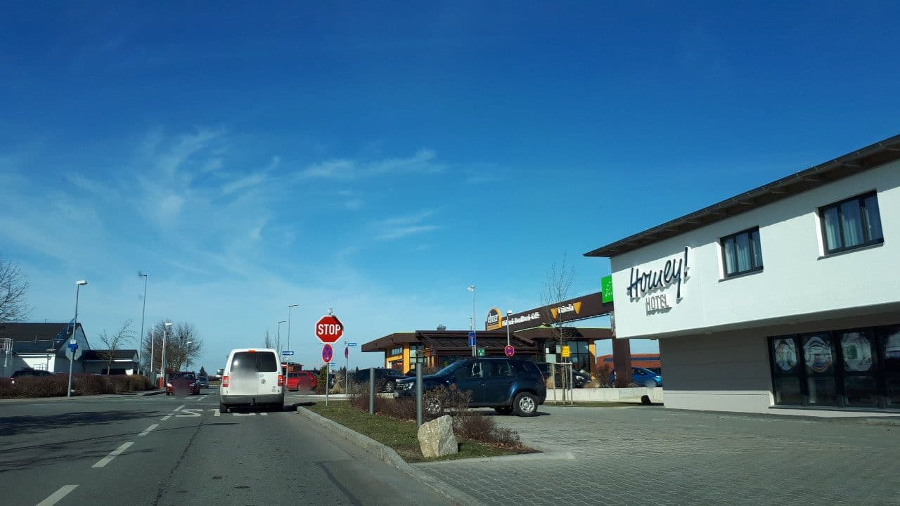 Street view near Homey!, Pentling — © geoeki (CC BY-SA · Mapillary)