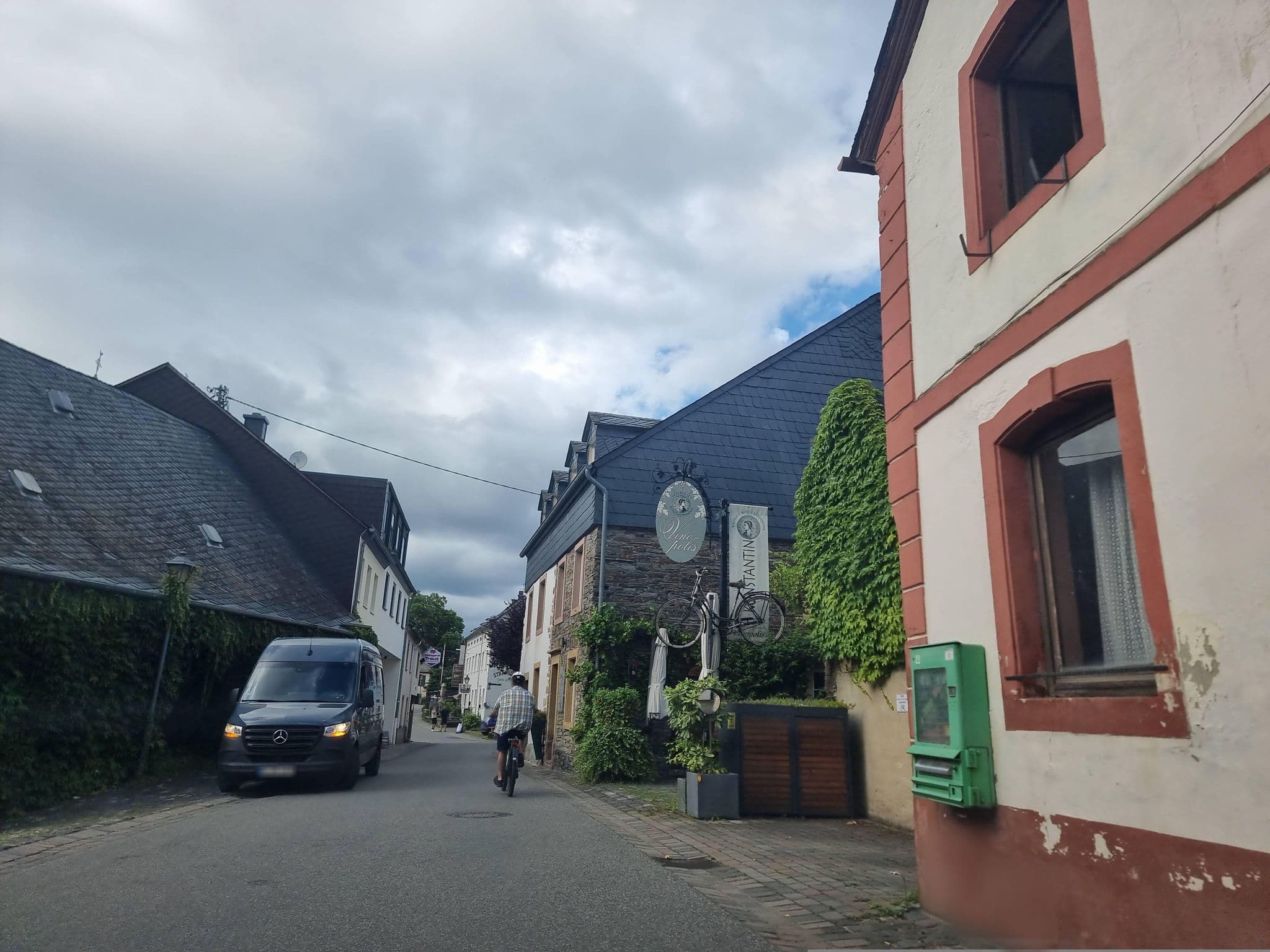 Street view near Hotel-Restaurant Lekker, Neumagen-Dhron — © ma_rt_in (CC BY-SA · Mapillary)