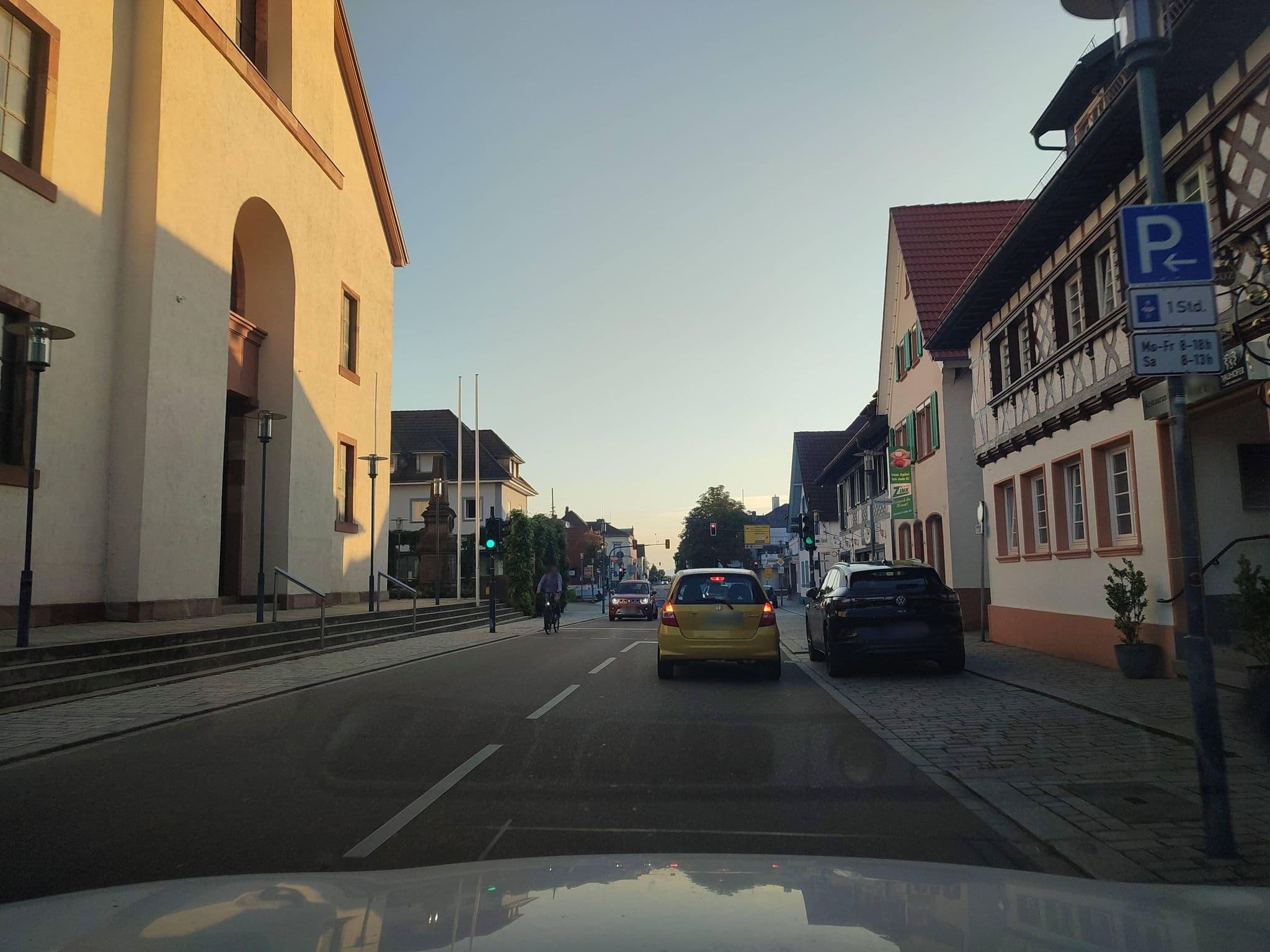 Street view near Hotel Kreuz Renchen, Renchen — © karthoo (CC BY-SA · Mapillary)