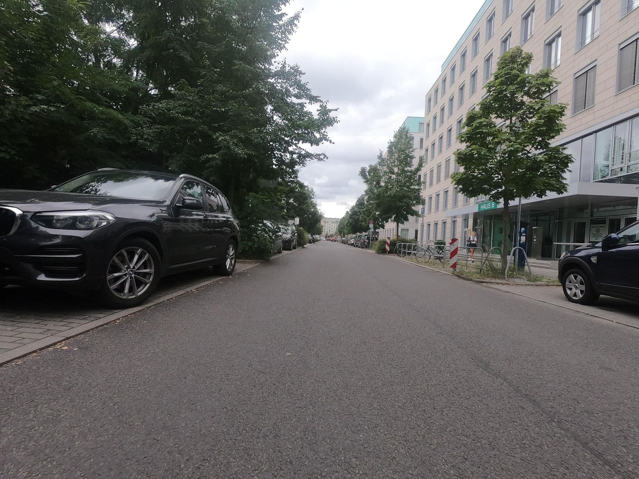 Street view near Cube Lodges, Gesundbrunnen — © carlheinz (CC BY-SA · Mapillary)