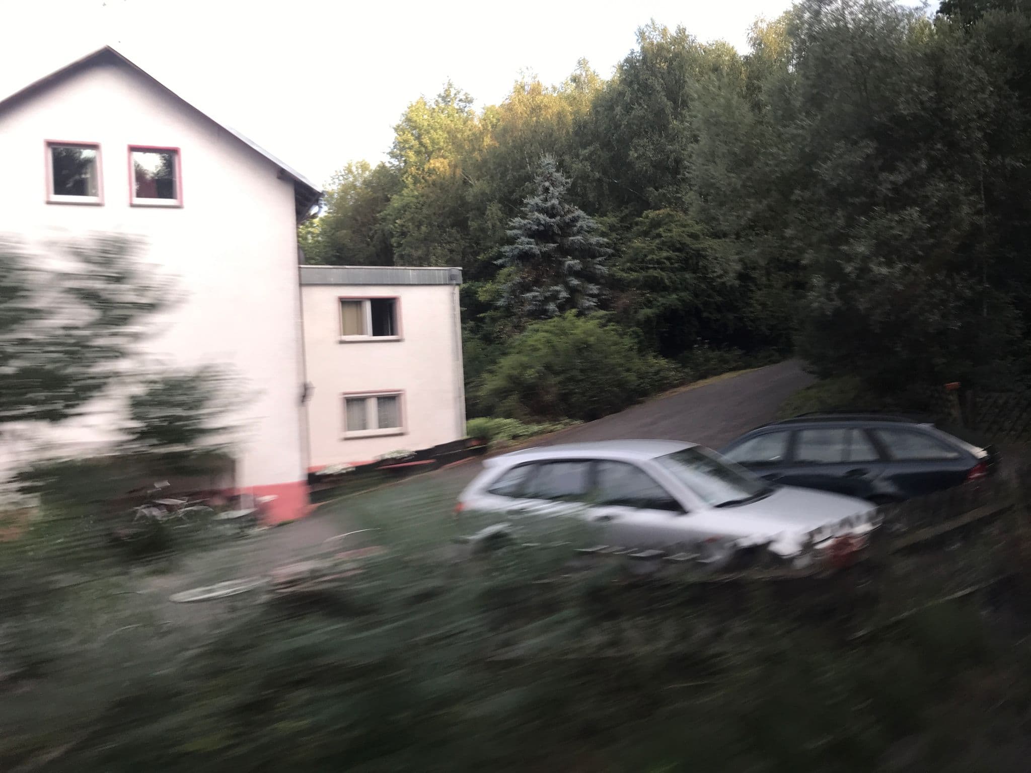 Street view near Haus Sandstein, Niedernhausen — © miguel_andrade (CC BY-SA · Mapillary)
