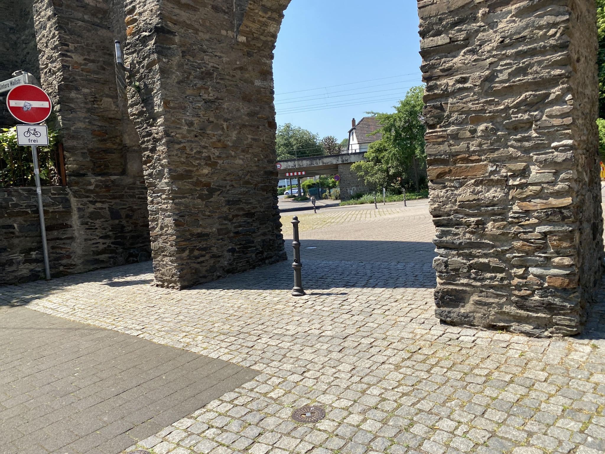 Street view near Hotel am Ochsentor, Andernach — © troher15 (CC BY-SA · Mapillary)