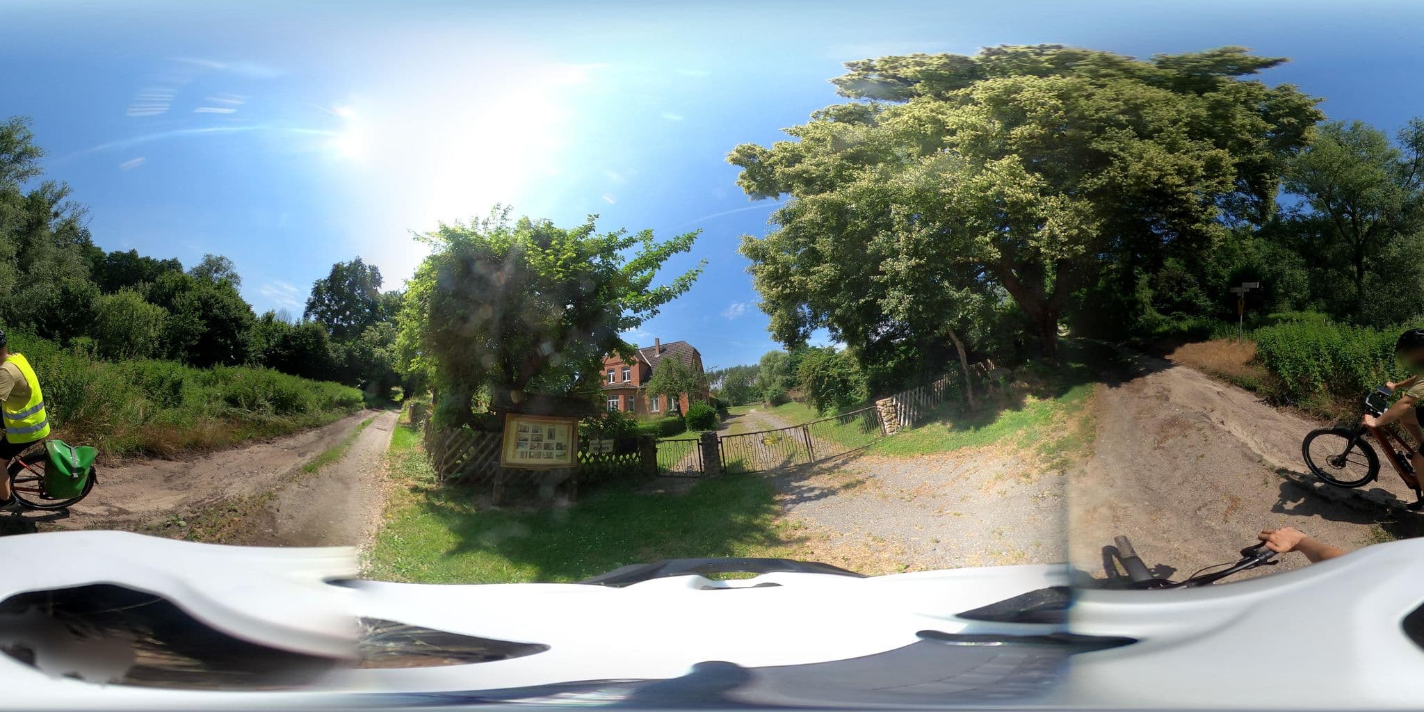 Street view near Naturschutzstation Karnin, Leezen — © Mobilitaetswerk (CC BY-SA · Mapillary)