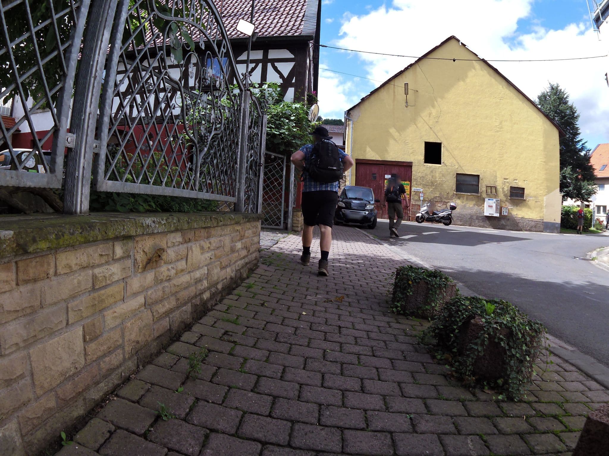 Street view near Alte Schule, Hüffelsheim — © chuck (CC BY-SA · Mapillary)
