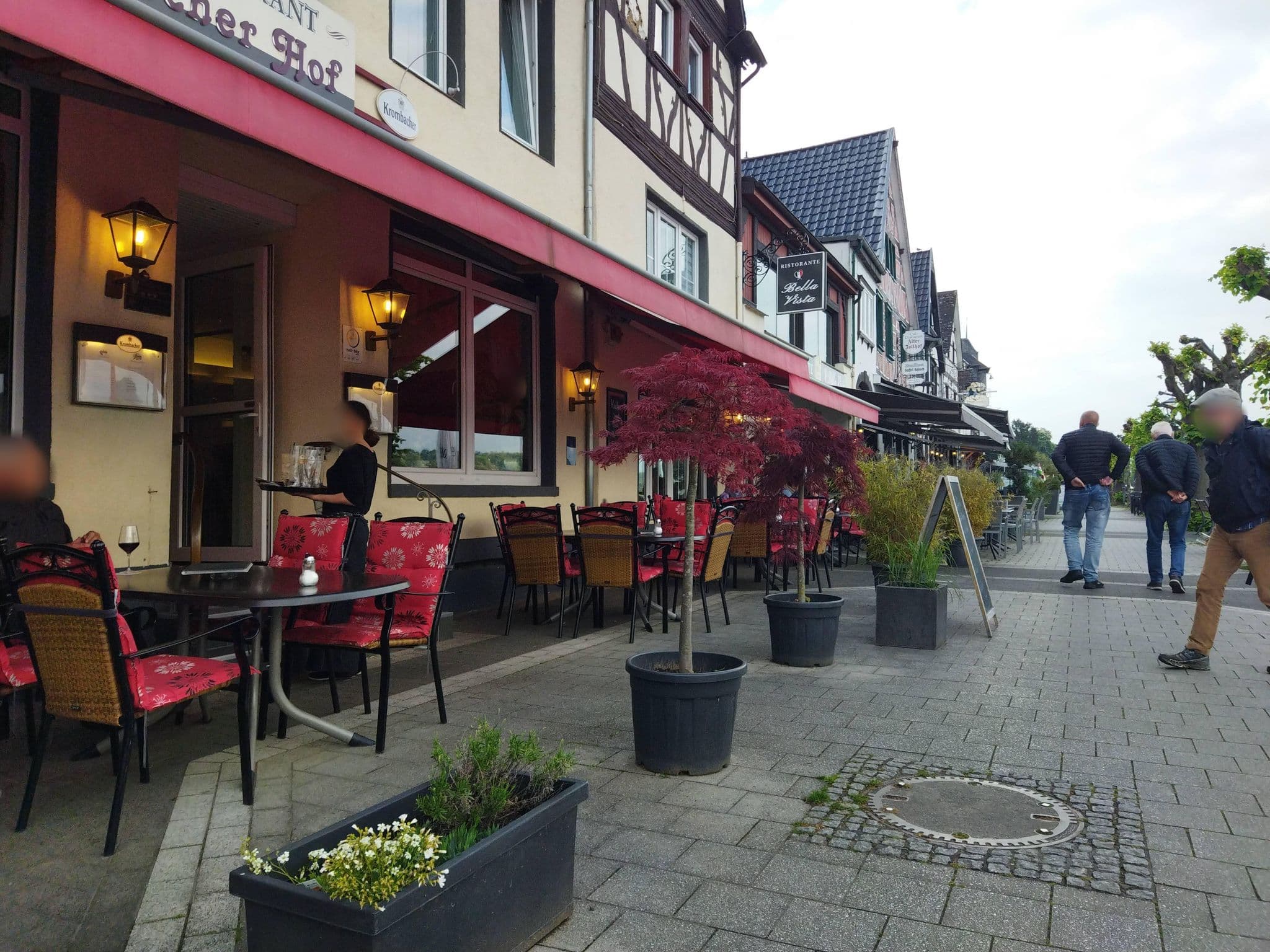 Street view near Hotel Rheinischer Hof, Bad Hönningen — © changchun1 (CC BY-SA · Mapillary)