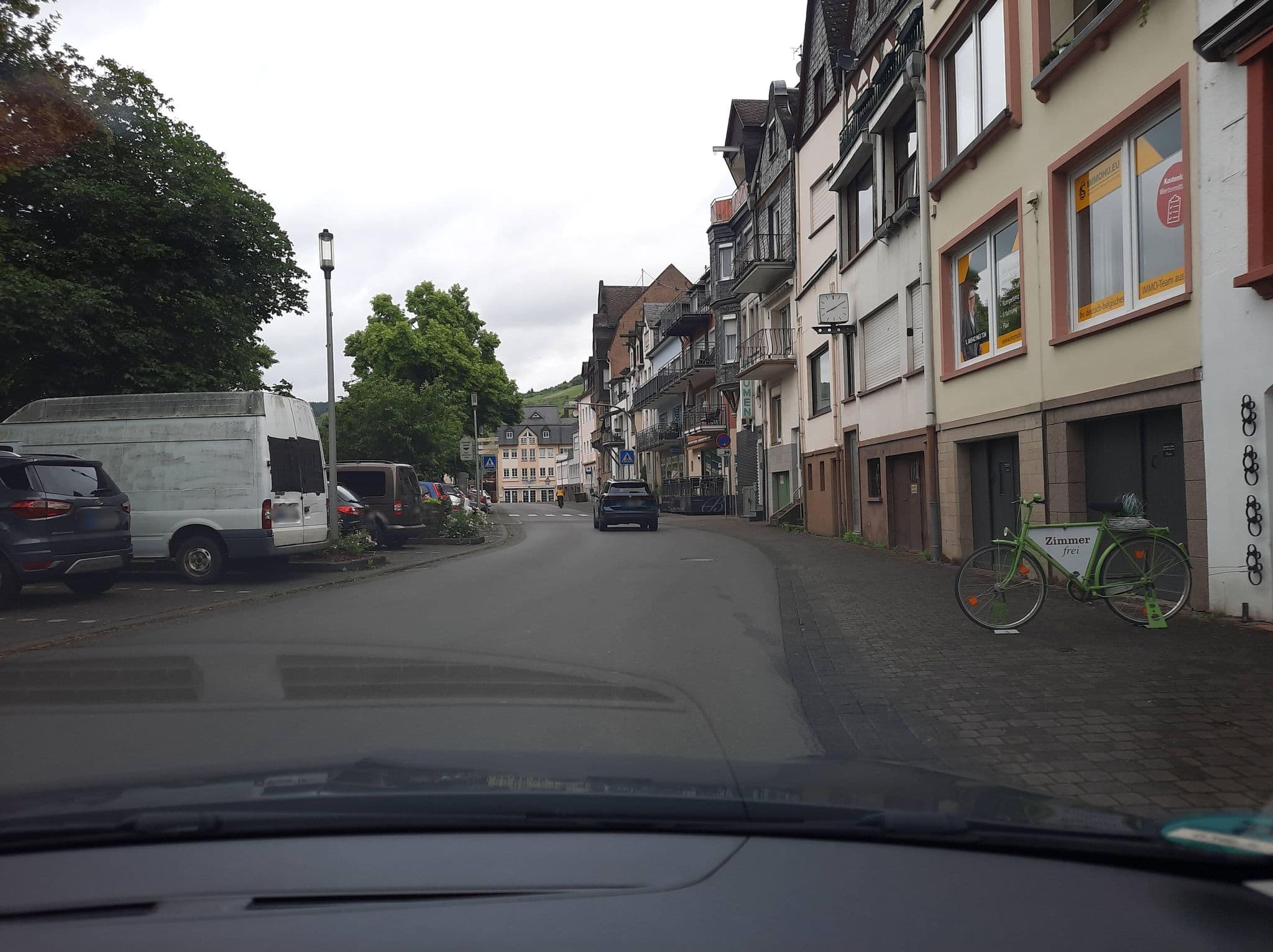 Street view near Moselpension Reinisch, Briedel — © Lowiekse (CC BY-SA · Mapillary)