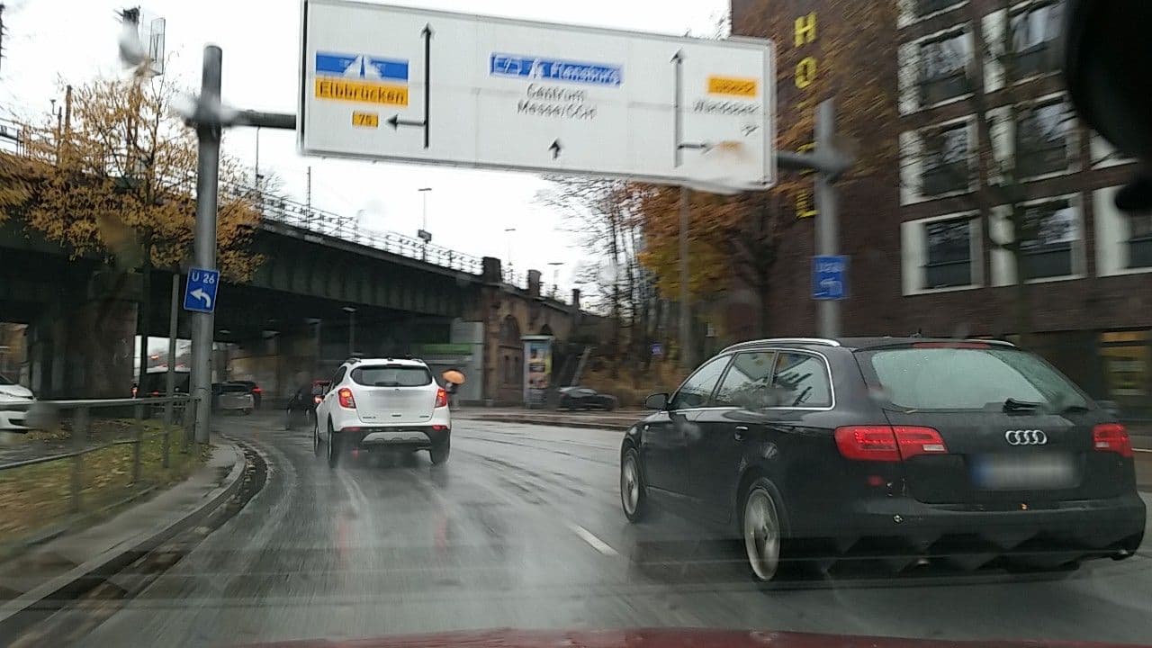 Street view near B&B Hotels, Borgfelde — © tian (CC BY-SA · Mapillary)