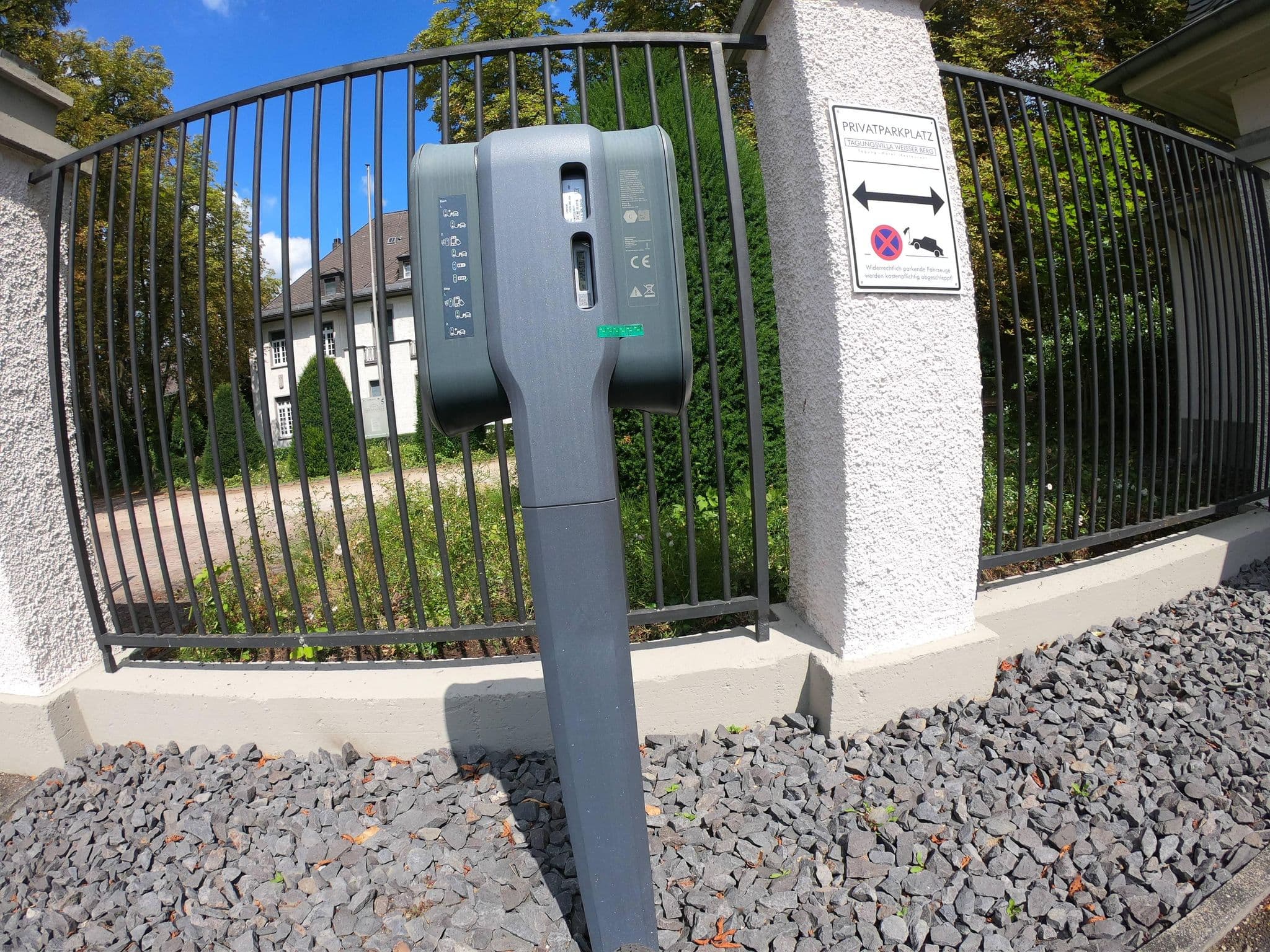 Street view near Tagungsvilla Weisser Berg, Neuwied — © bernd1960 (CC BY-SA · Mapillary)