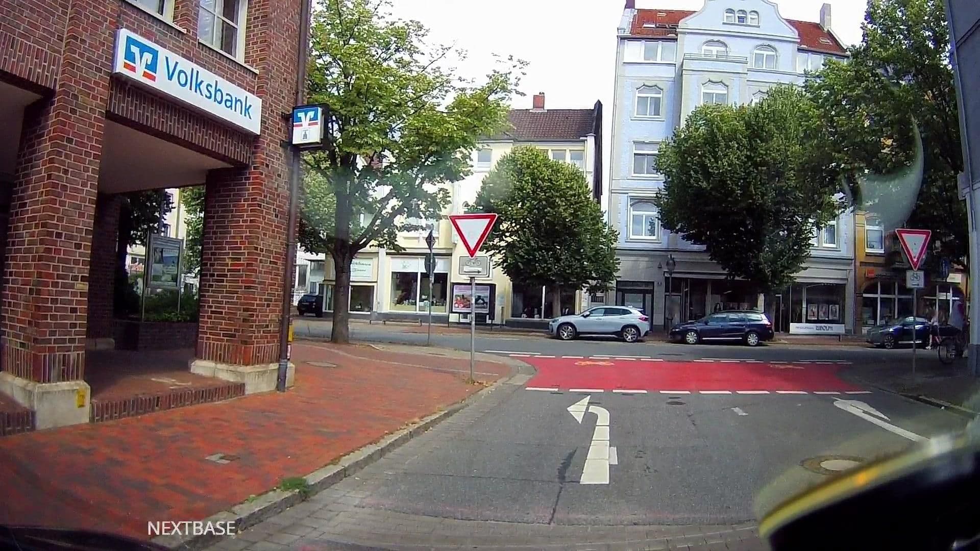 Street view near Best Western Hotel Bremen City, Uelzen — © derlipper (CC BY-SA · Mapillary)