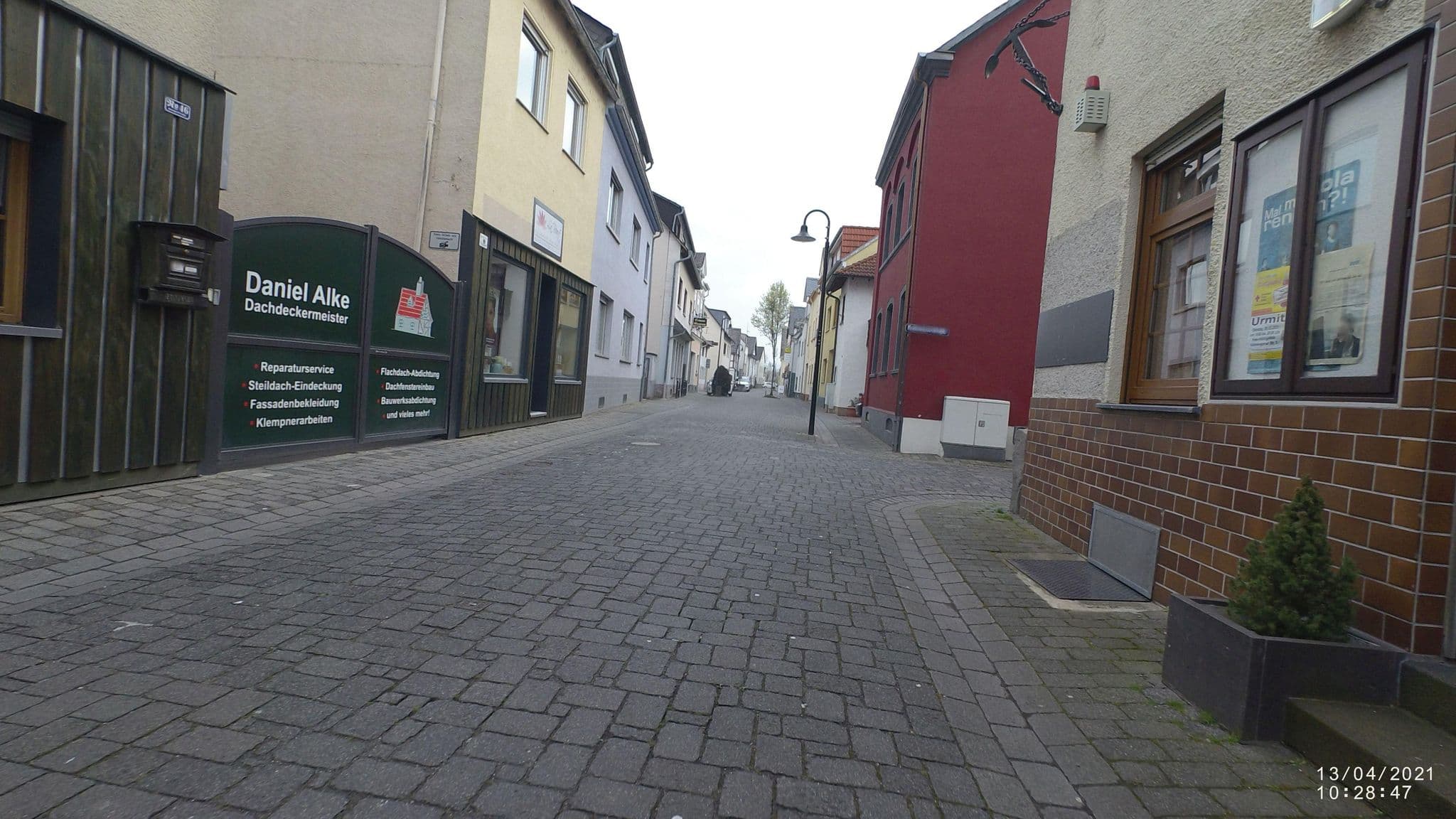 Street view near La Dolce Vita Pension, Urmitz — © VIA_CH (CC BY-SA · Mapillary)