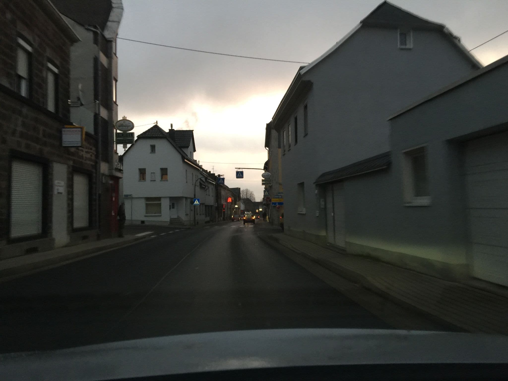 Street view near Haus Simonis, Mülheim-Kärlich — © wladimir (CC BY-SA · Mapillary)