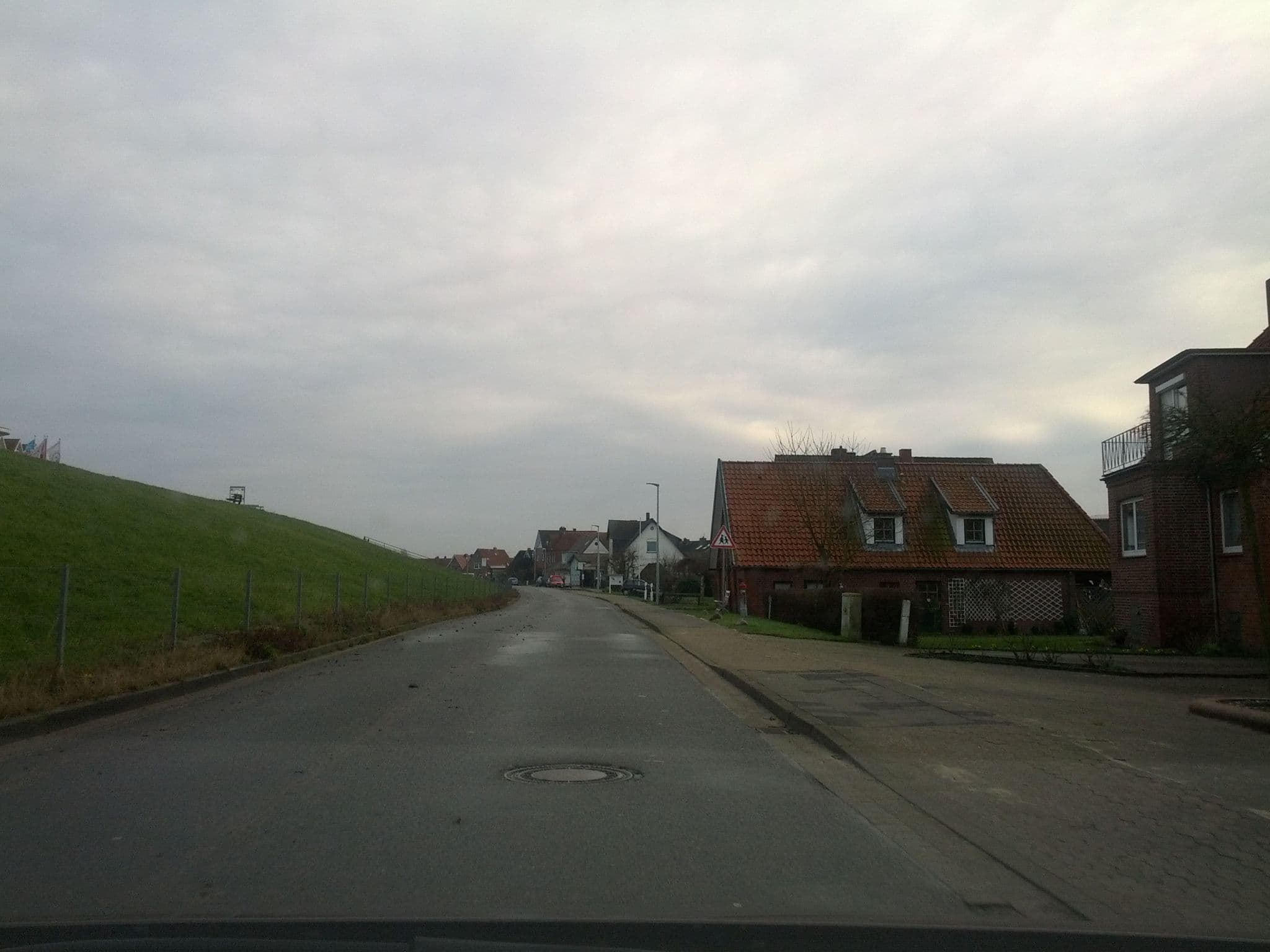 Street view near Ferienwohnung Moldenhauer, Haseldorf — © zoegglmeyr (CC BY-SA · Mapillary)
