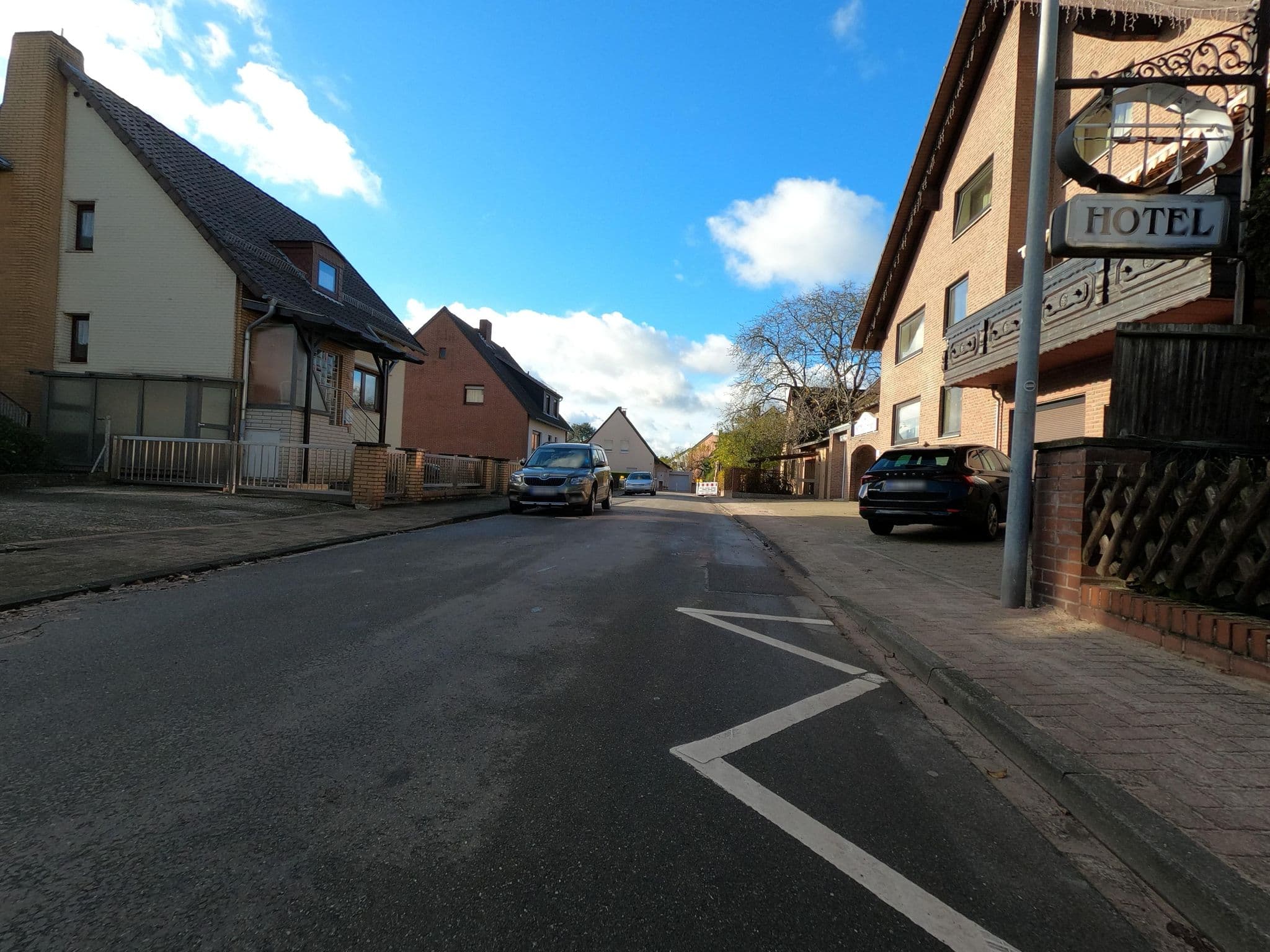 Street view near Hotel Garni Zum Hahn, Auf der Horst — © Langfahrer (CC BY-SA · Mapillary)