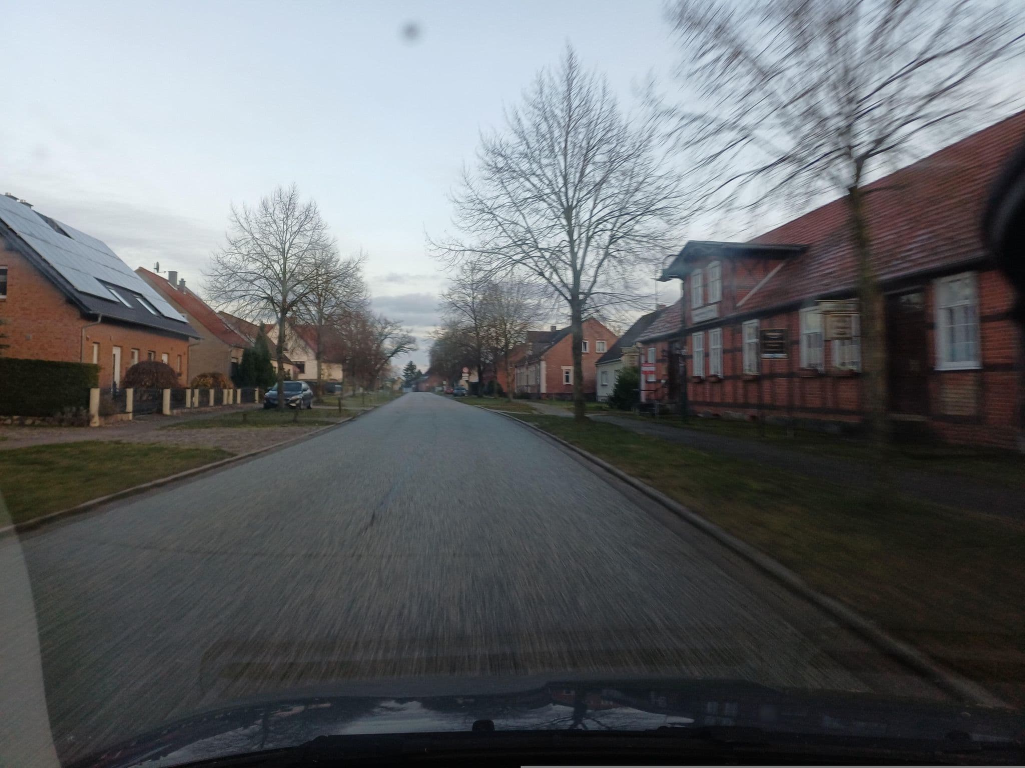 Street view near Landgasthaus Liebner, Groß Pankow — © wentus (CC BY-SA · Mapillary)