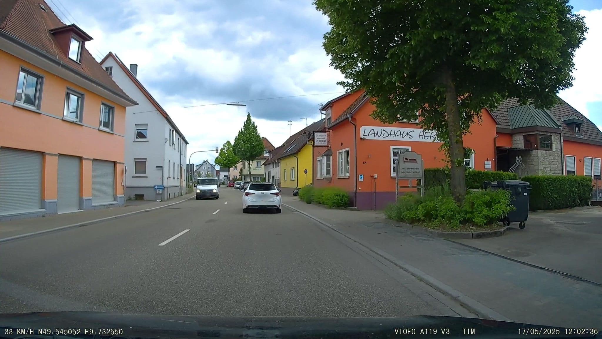 Street view near Landhaus Herdt, Lauda-Königshofen — © tim3003 (CC BY-SA · Mapillary)
