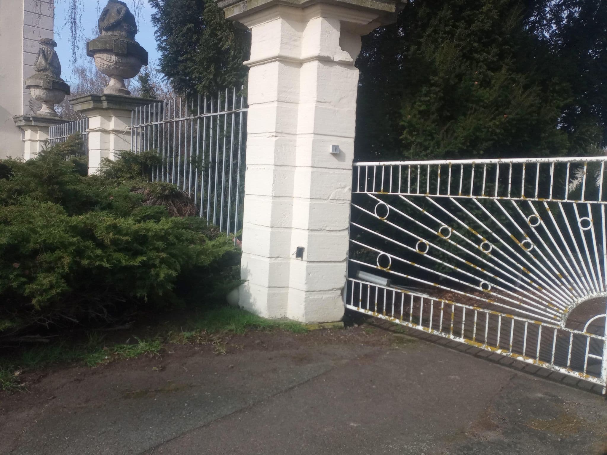 Street view near Schloß Biendorf, Baalberge — © natura (CC BY-SA · Mapillary)