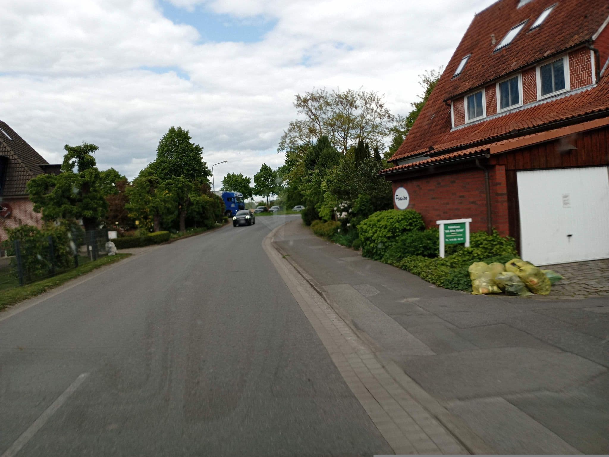 Street view near Gästehaus Am alten Hafen, Jork — © atze02 (CC BY-SA · Mapillary)
