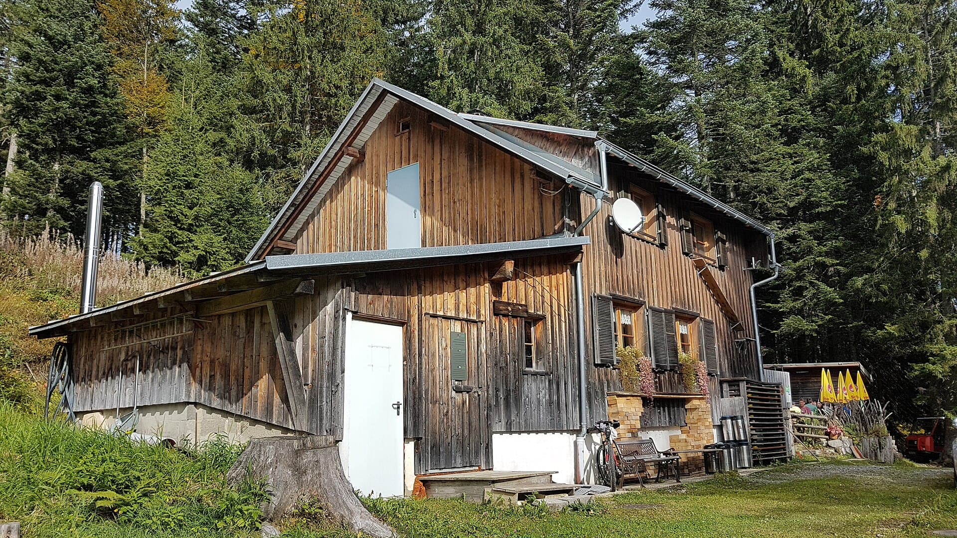 Bregenzer Hütte (via Wikimedia Commons, CC BY-SA 4.0)