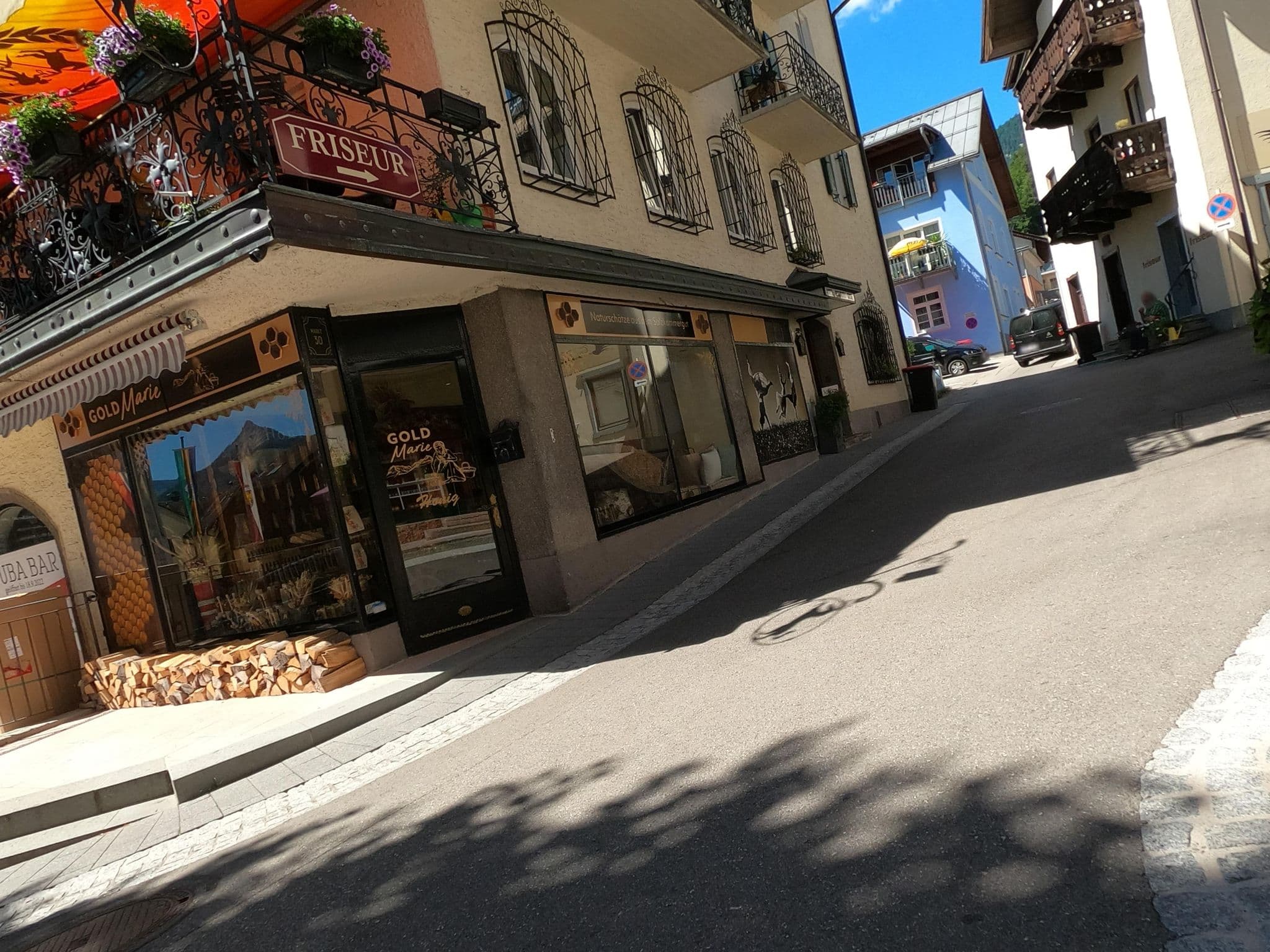 Street view near Schwarzes Rössl, Sankt Wolfgang im Salzkammergut — © Langfahrer (CC BY-SA · Mapillary)