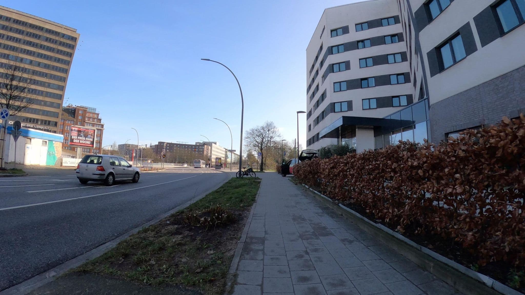 Street view near Innside Hamburg Hafen, Hamburg-Mitte — © veloroute_hamburg (CC BY-SA · Mapillary)