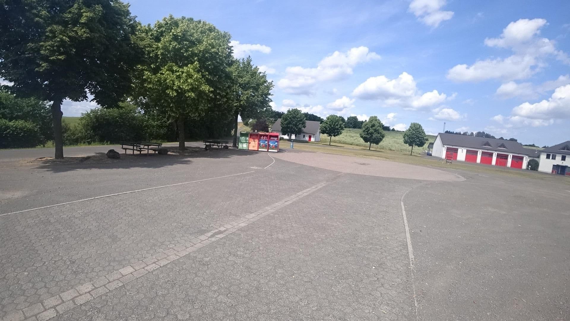 Street view near Wohnmobilstellplatz Lutzerath, Lutzerath — © MichelleFritzSLP (CC BY-SA · Mapillary)