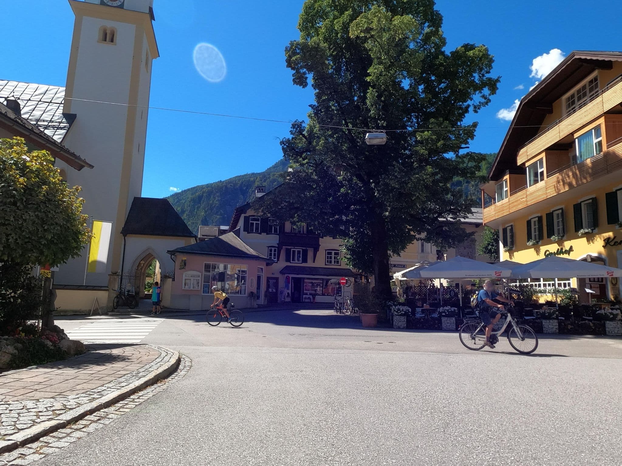 Street view near Hotel Kendler, Sankt Gilgen — © Langfahrer (CC BY-SA · Mapillary)