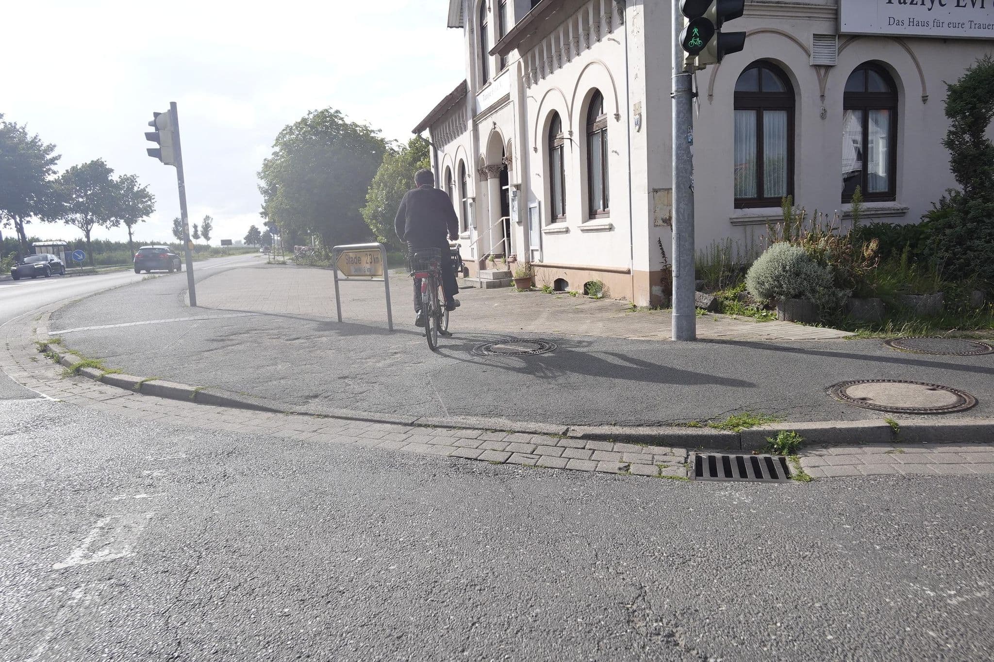Street view near Gasthaus Königreich, Jork — © skaycle (CC BY-SA · Mapillary)