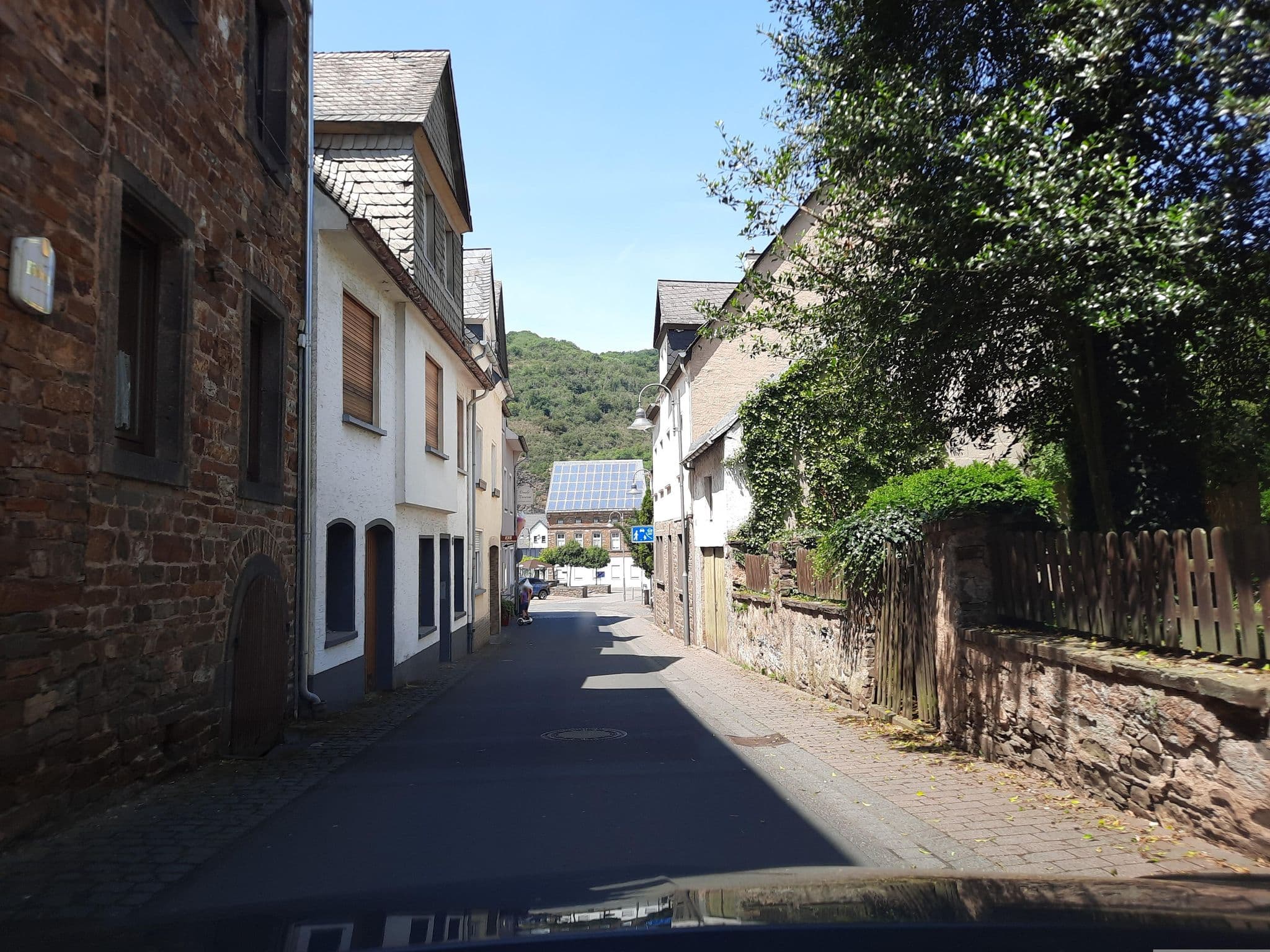 Street view near Gasthaus Gräf, Treis-Karden — © Lowiekse (CC BY-SA · Mapillary)