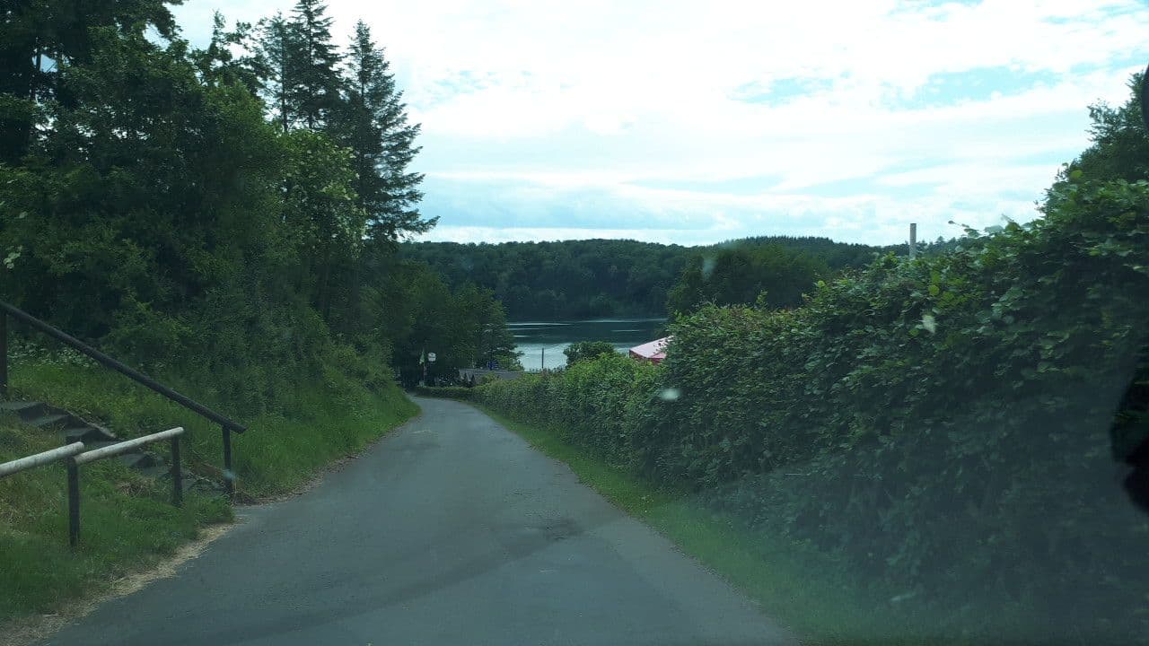 Street view near Pulvermaar Camping, Gillenfeld — © elle (CC BY-SA · Mapillary)