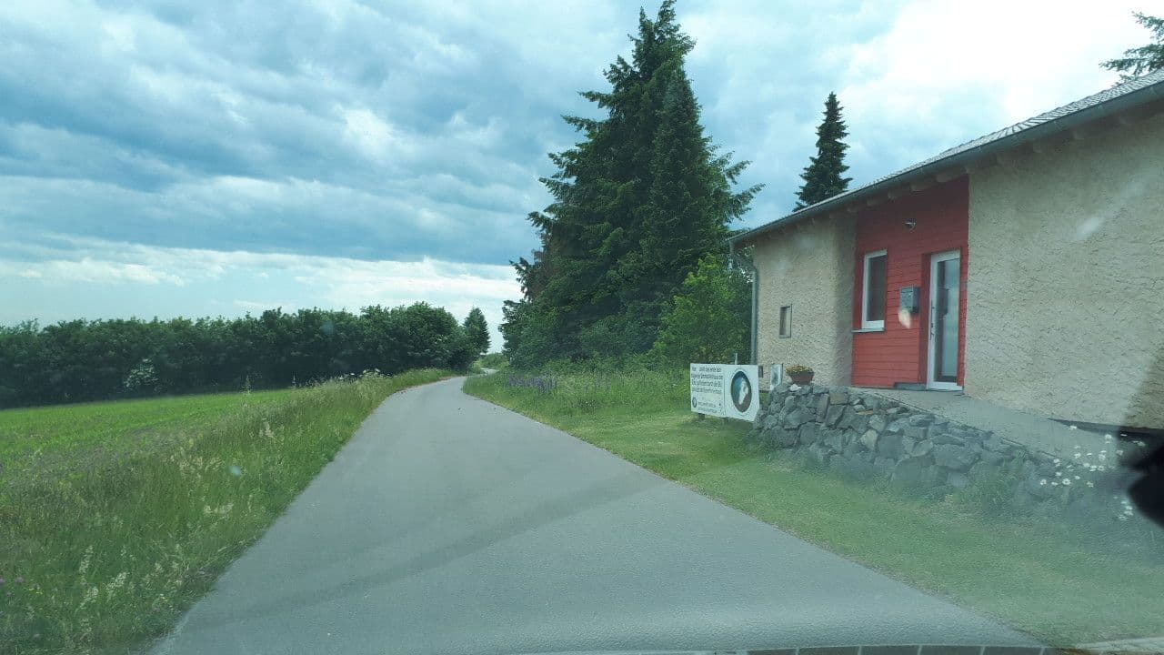 Street view near Strohballenferienhaus, Gillenfeld — © elle (CC BY-SA · Mapillary)