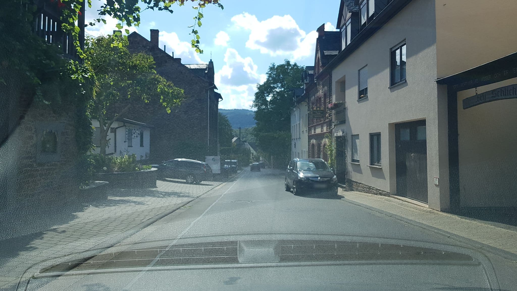 Street view near Ferienweingut Pauly, Ediger-Eller — © Lowiekse (CC BY-SA · Mapillary)