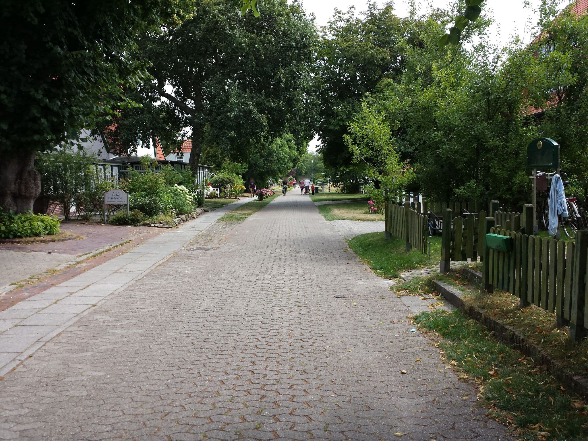Street view near Inselfriede, Neuharlingersiel — © flohoff (CC BY-SA · Mapillary)