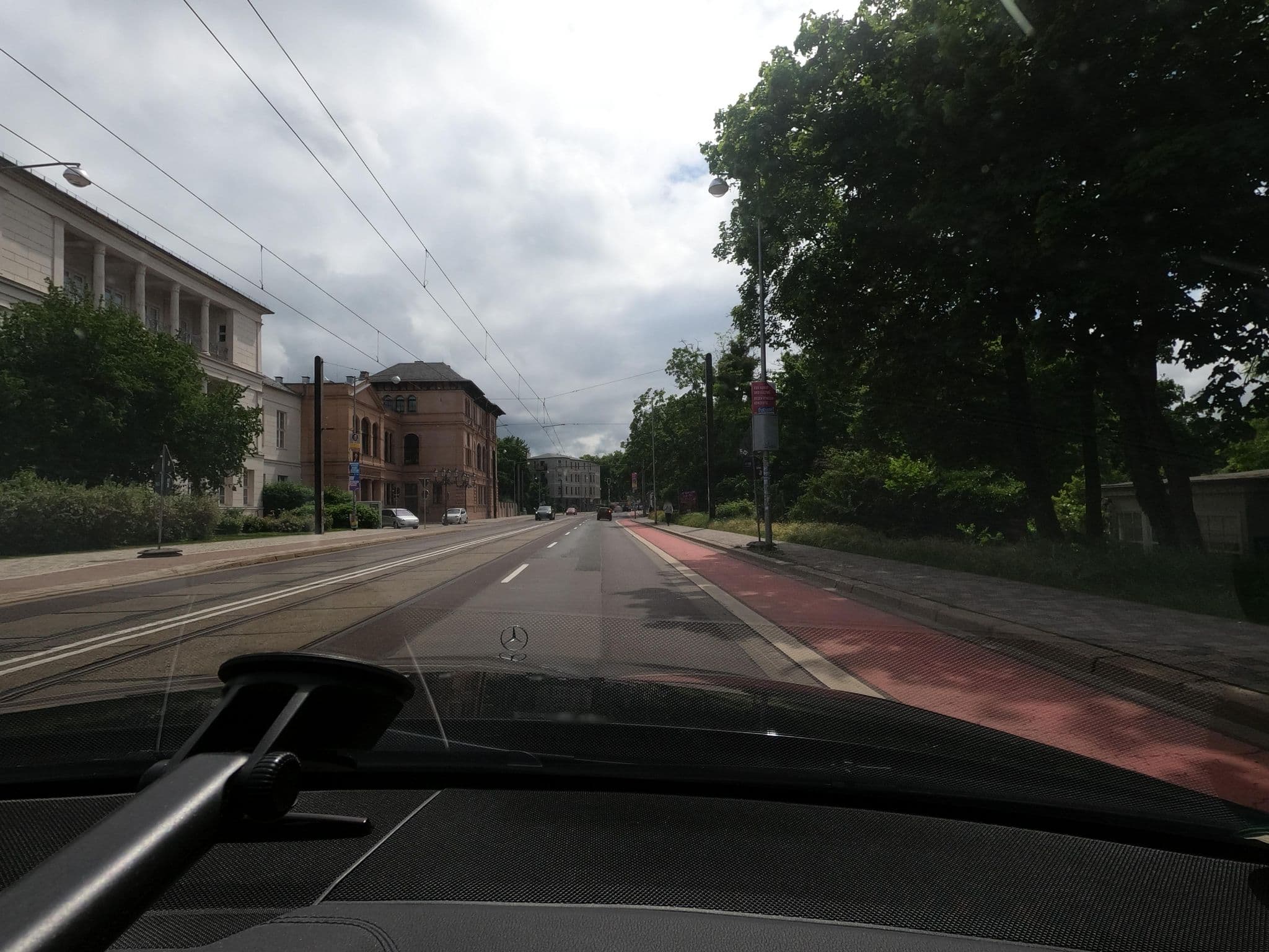 Street view near Sahneröschen, Magdeburg — © saschahaberkorn (CC BY-SA · Mapillary)