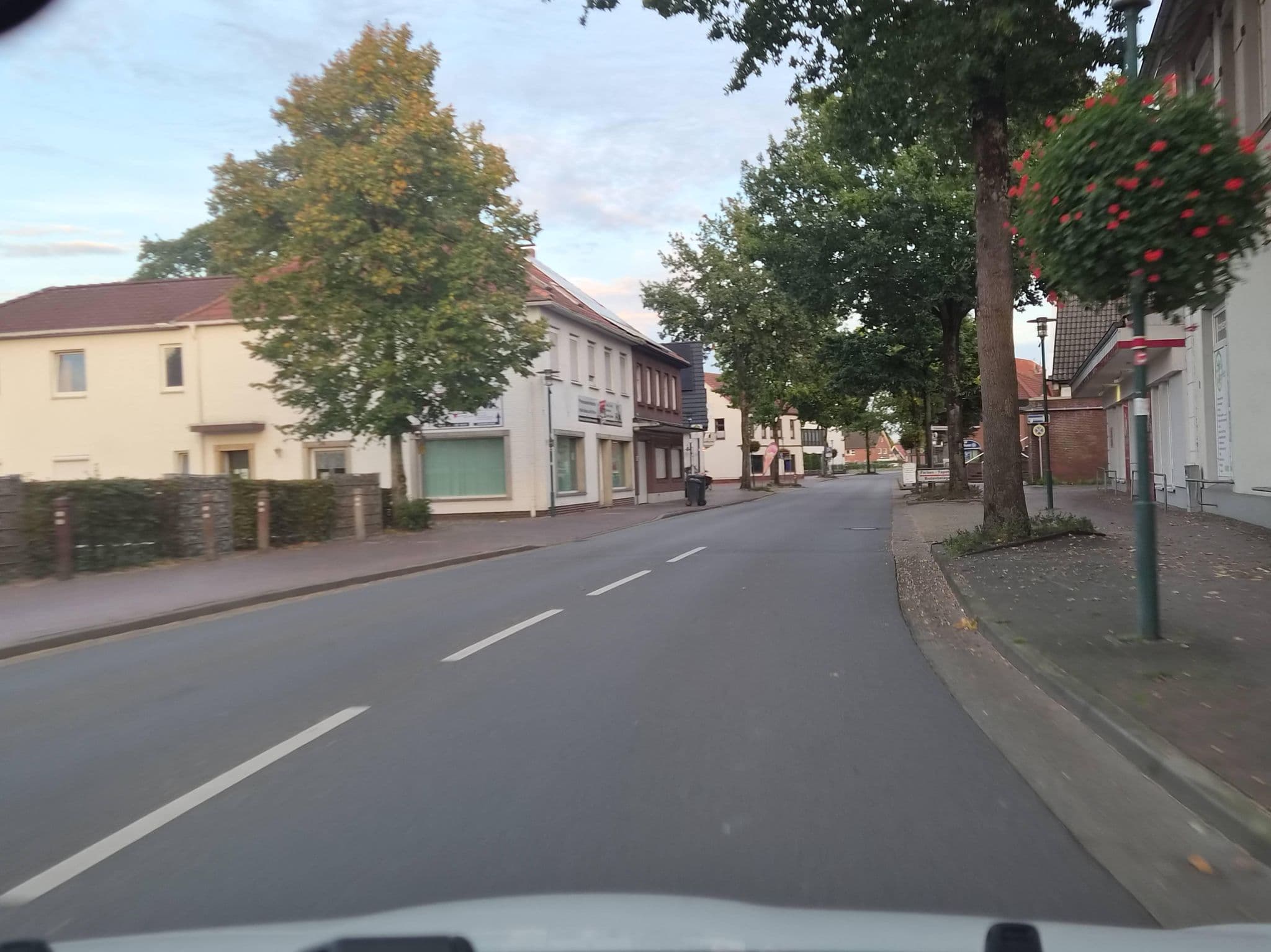 Street view near Hotel Zum weißen Roß, Barßel — © hotteliene (CC BY-SA · Mapillary)