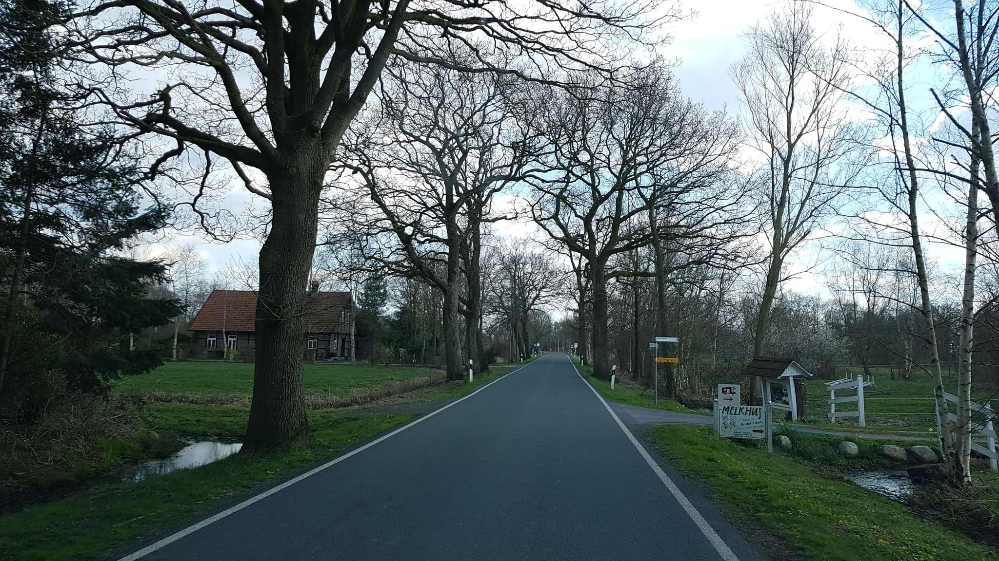 Street view near Drei Eichen, Jade — © artus70 (CC BY-SA · Mapillary)