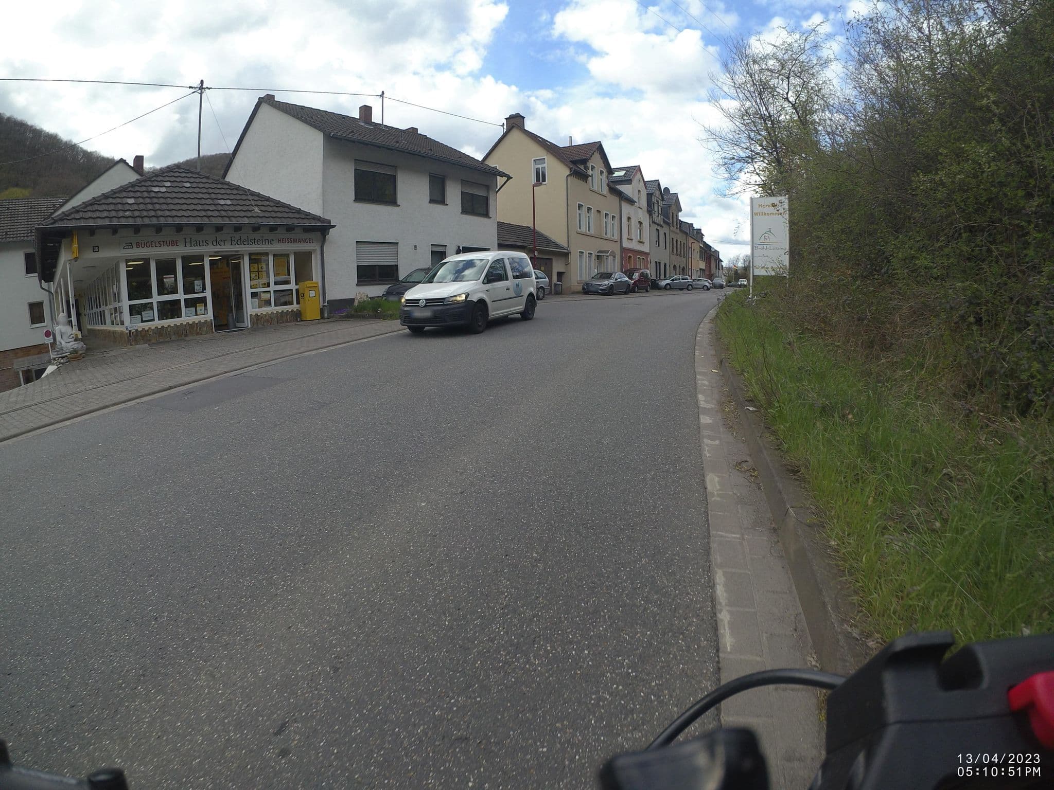 Street view near Haus der Edelsteine, Brohl-Lützing — © VIA_CH (CC BY-SA · Mapillary)
