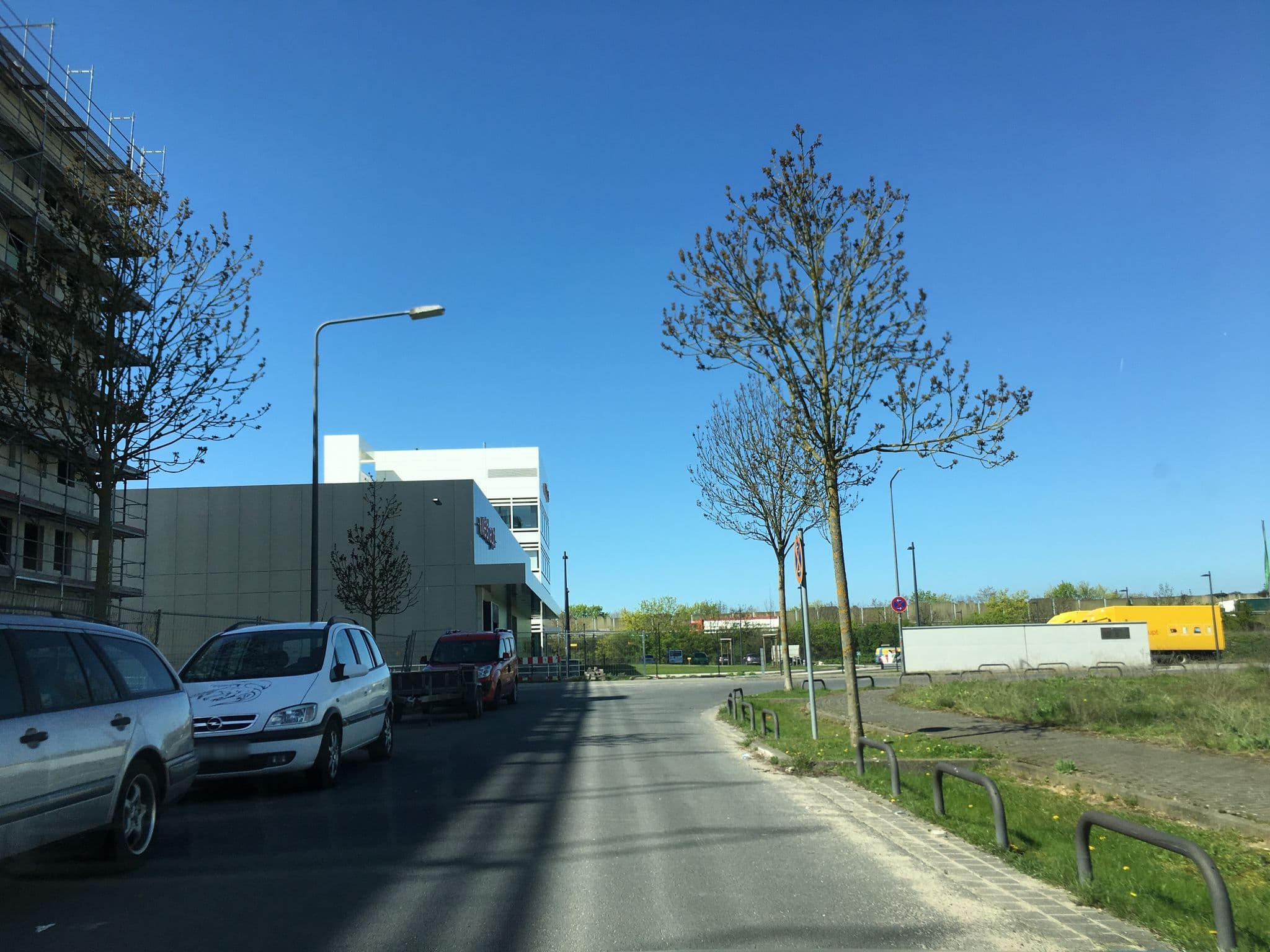 Street view near B&B Hotel Frankfurt-Airport, Niederrad — © foxman (CC BY-SA · Mapillary)