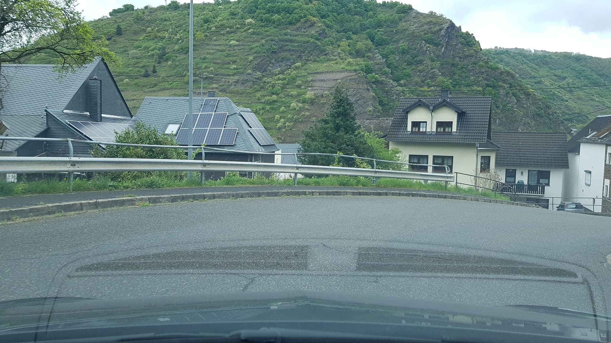 Street view near Hotel Restaurant Langen, Oberfell — © Lowiekse (CC BY-SA · Mapillary)