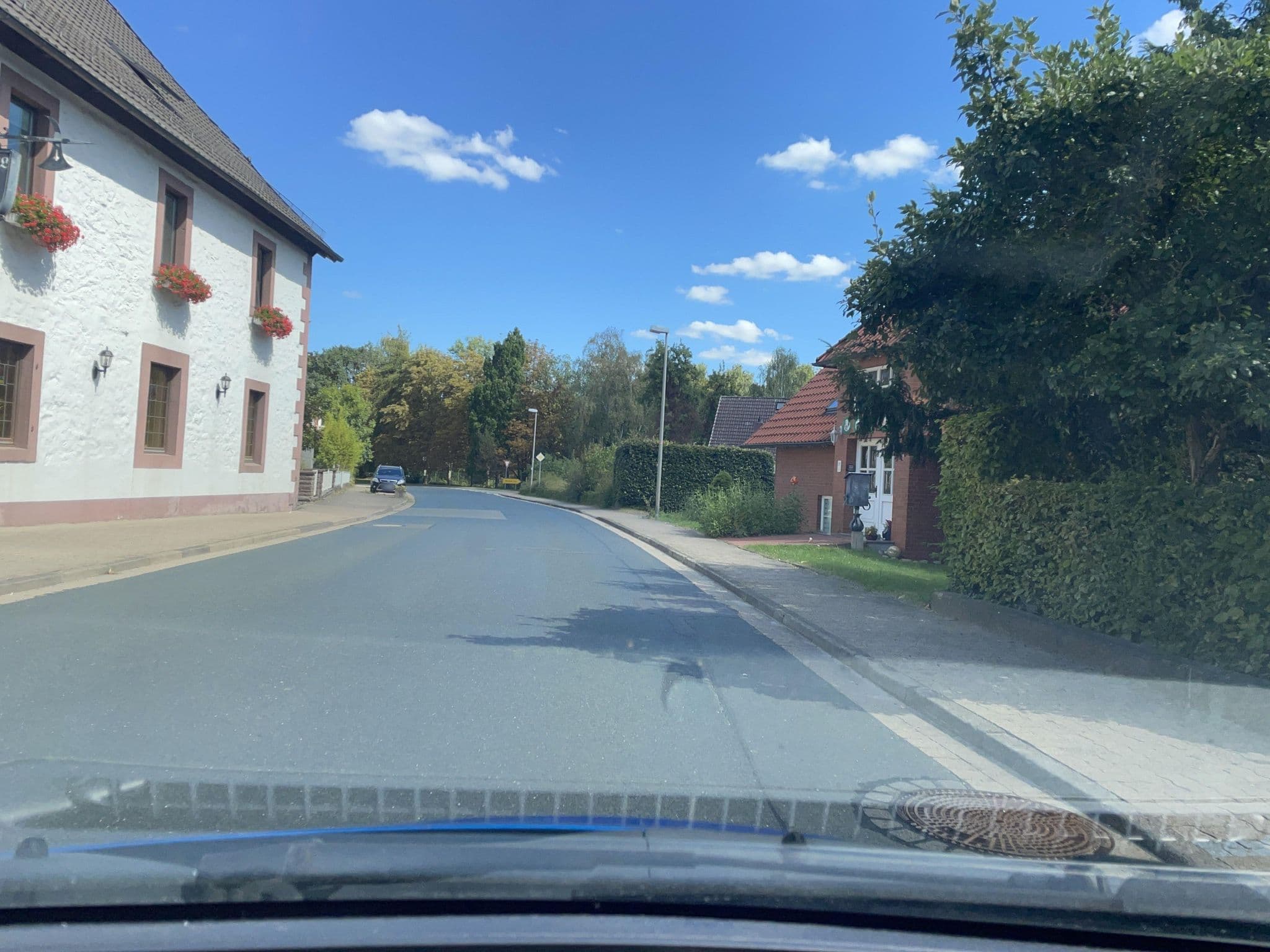 Street view near Räuber Lippoldskrug, Alfeld — © hotteliene (CC BY-SA · Mapillary)