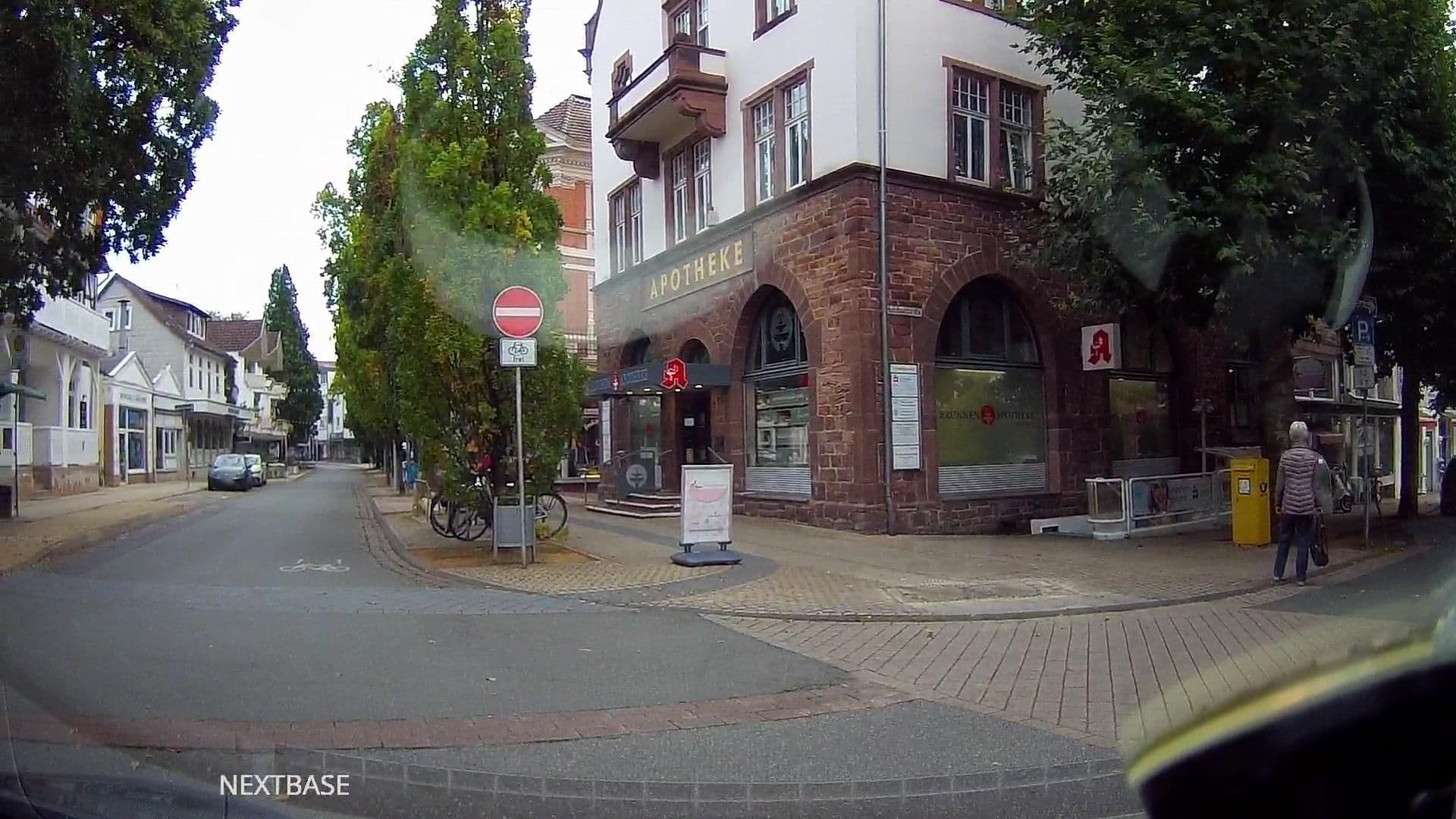Street view near Haus Steinmeyer, Bad Pyrmont — © derlipper (CC BY-SA · Mapillary)