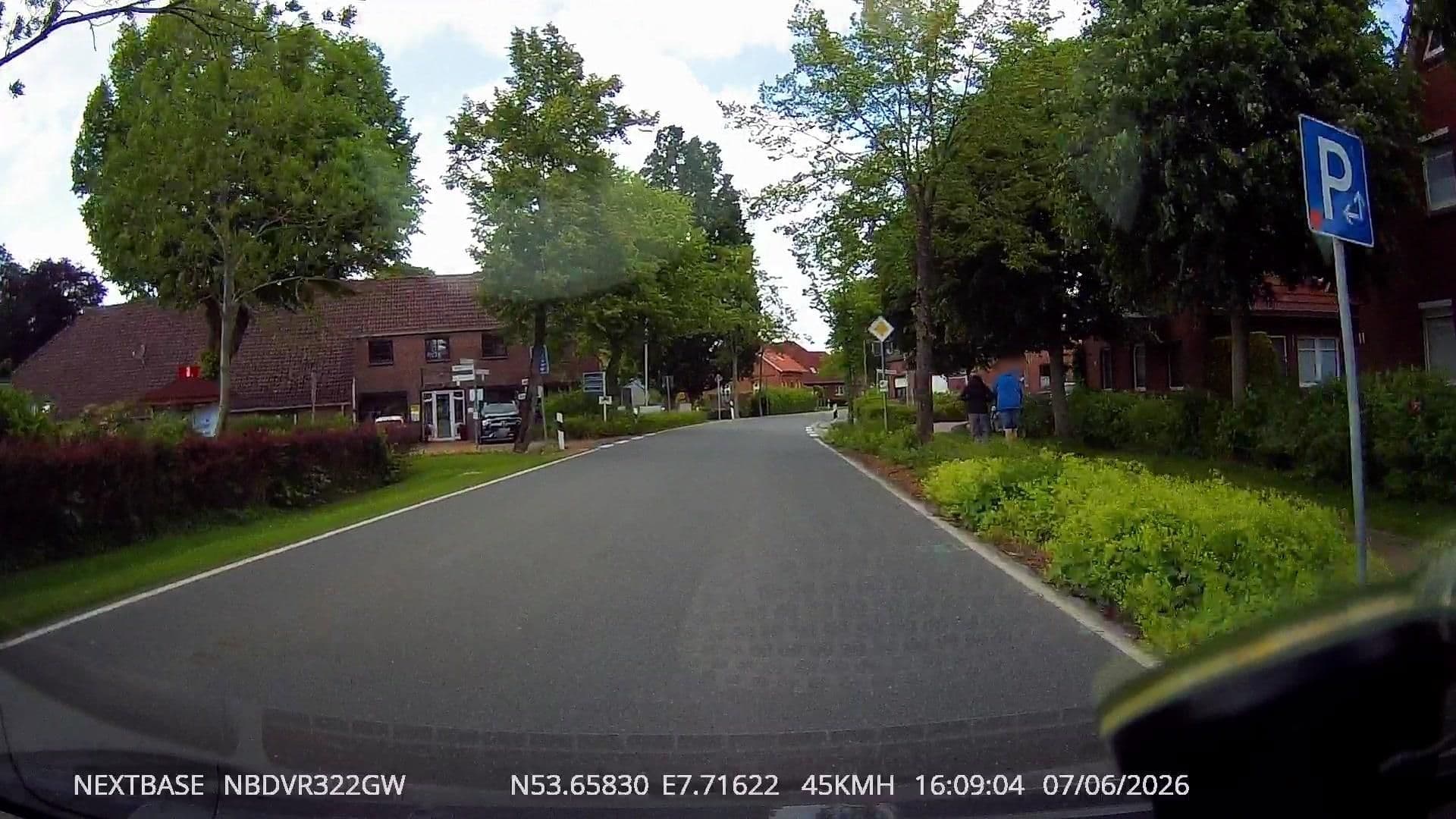 Street view near Ferienwohnungen am Haustierpark, Neuharlingersiel — © derlipper (CC BY-SA · Mapillary)