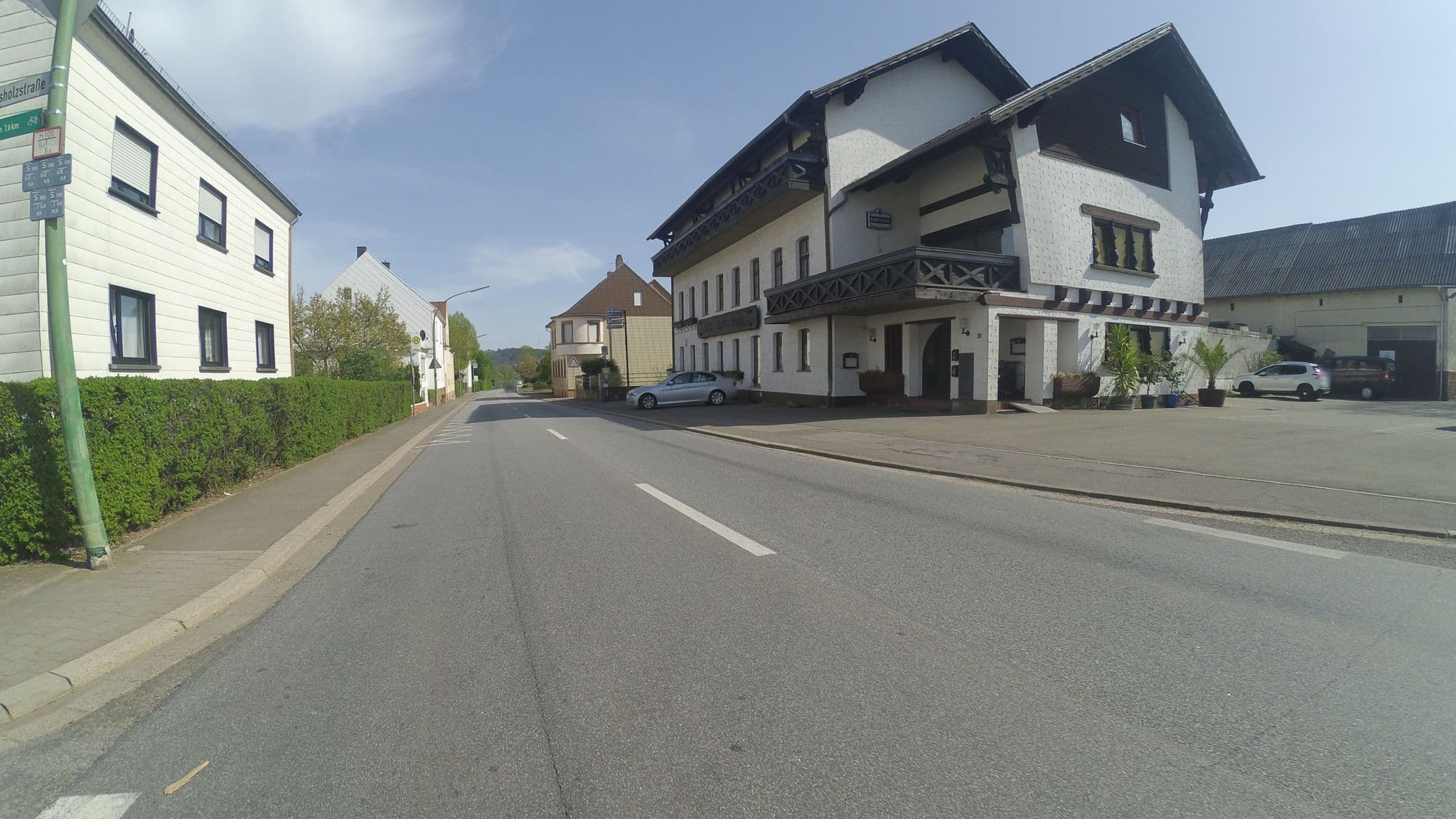 Street view near Hotel Bliesbergerhof, Homburg — © teddy73 (CC BY-SA · Mapillary)