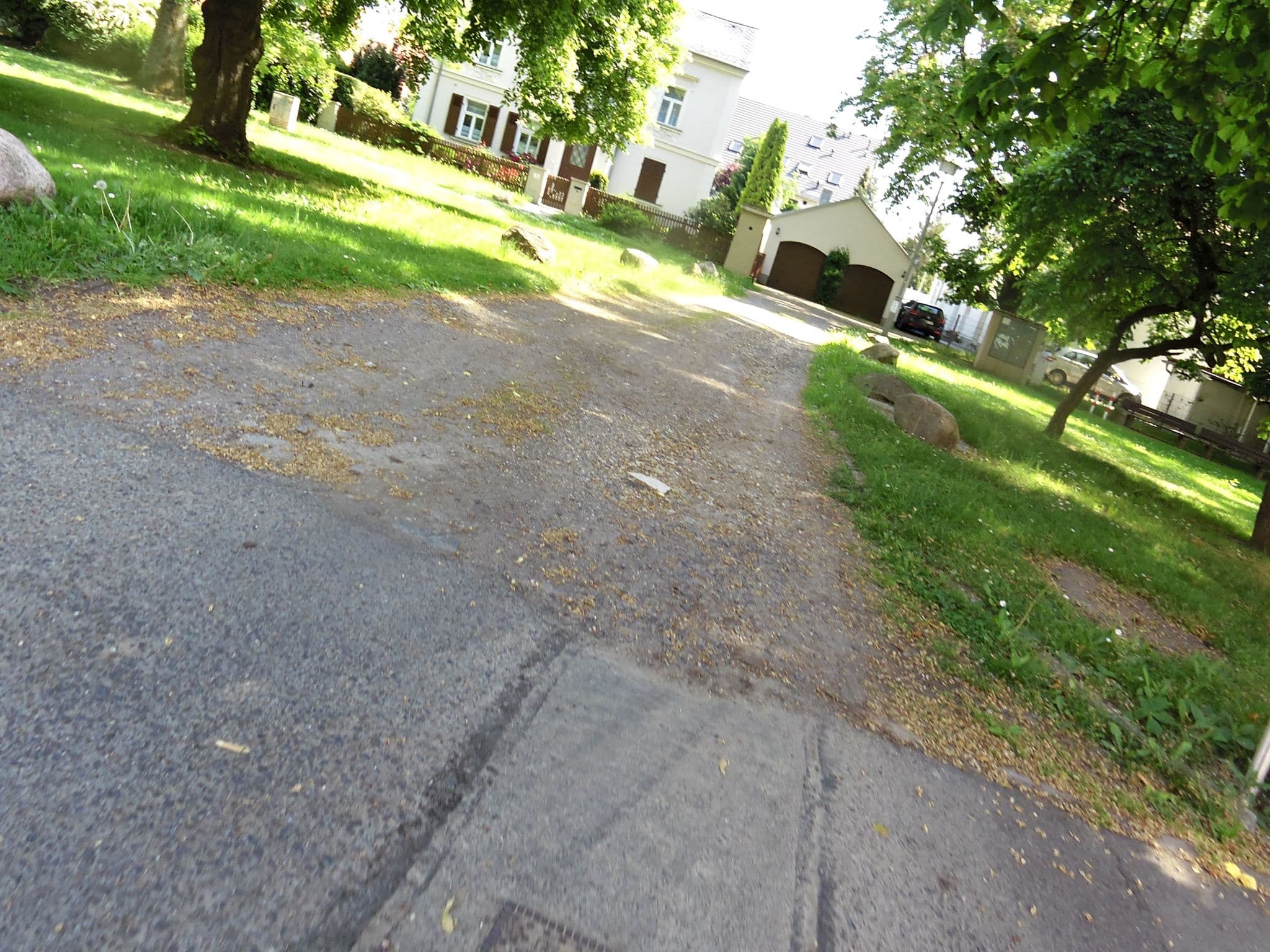 Street view near Ferienwohnungen im "Fleckschen Gut", Markkleeberg — © zoegglmeyr (CC BY-SA · Mapillary)