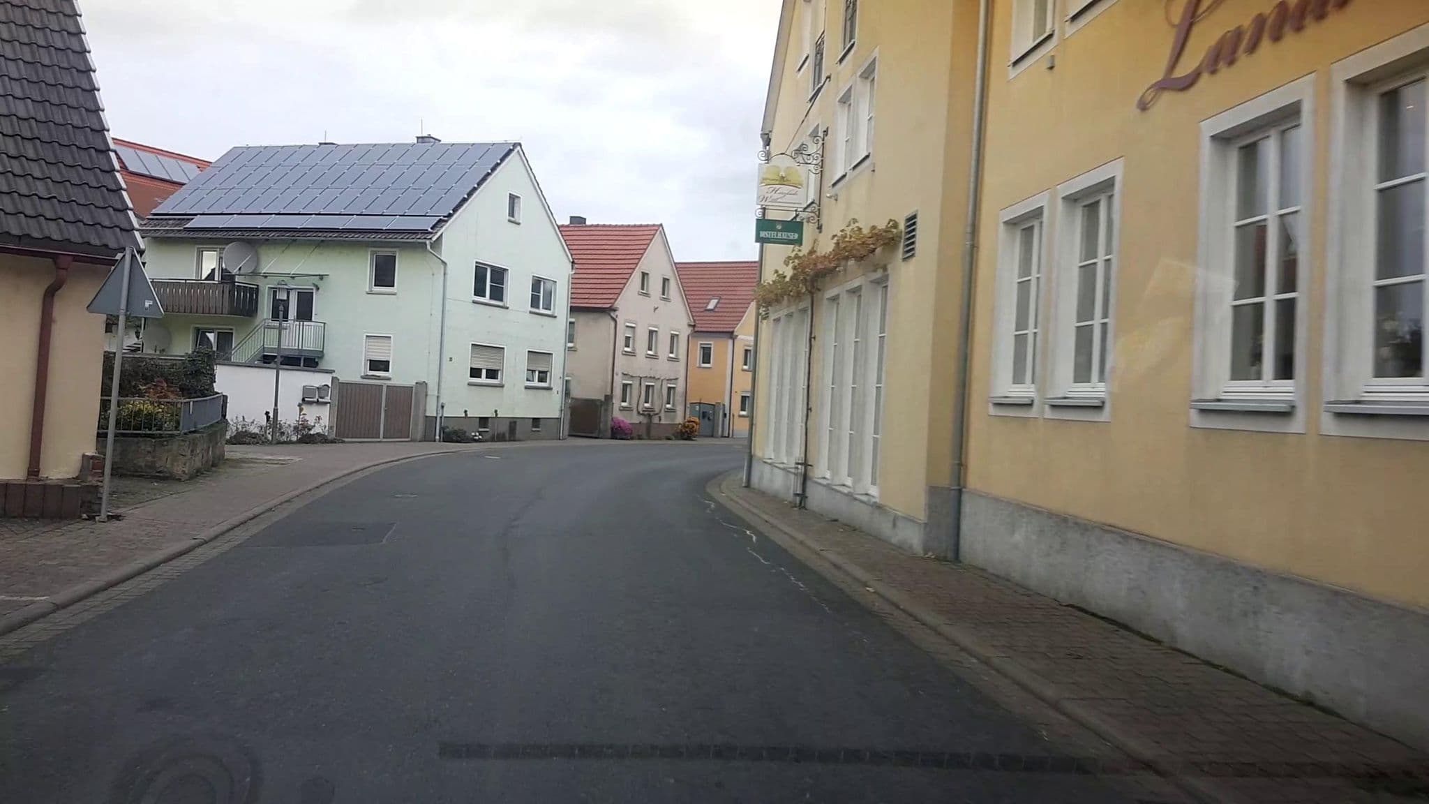 Street view near Schwarzer Adler, Kleinlangheim — © r66 (CC BY-SA · Mapillary)