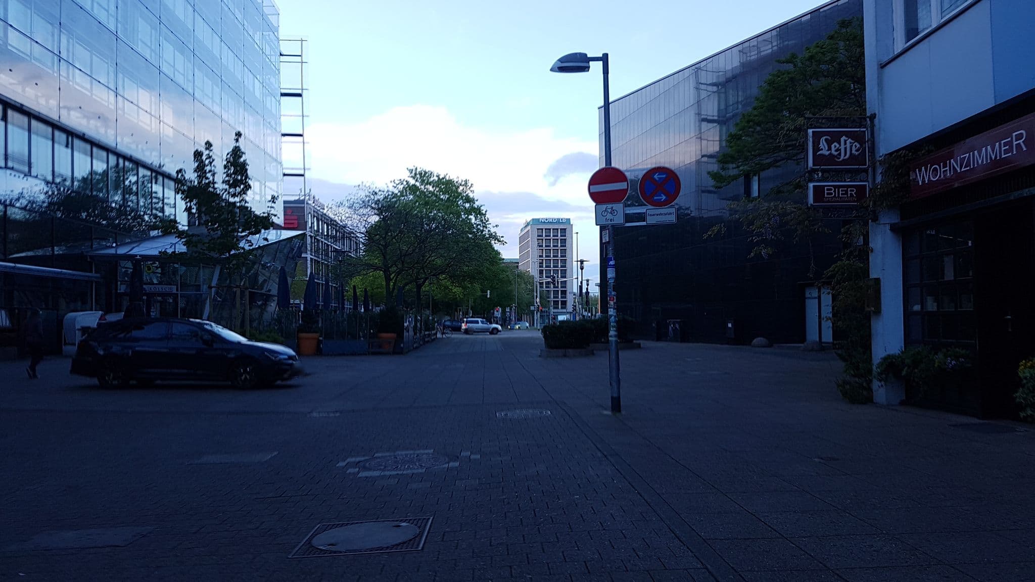 Street view near Hotel Reverey, Hannover — © snowdiver (CC BY-SA · Mapillary)