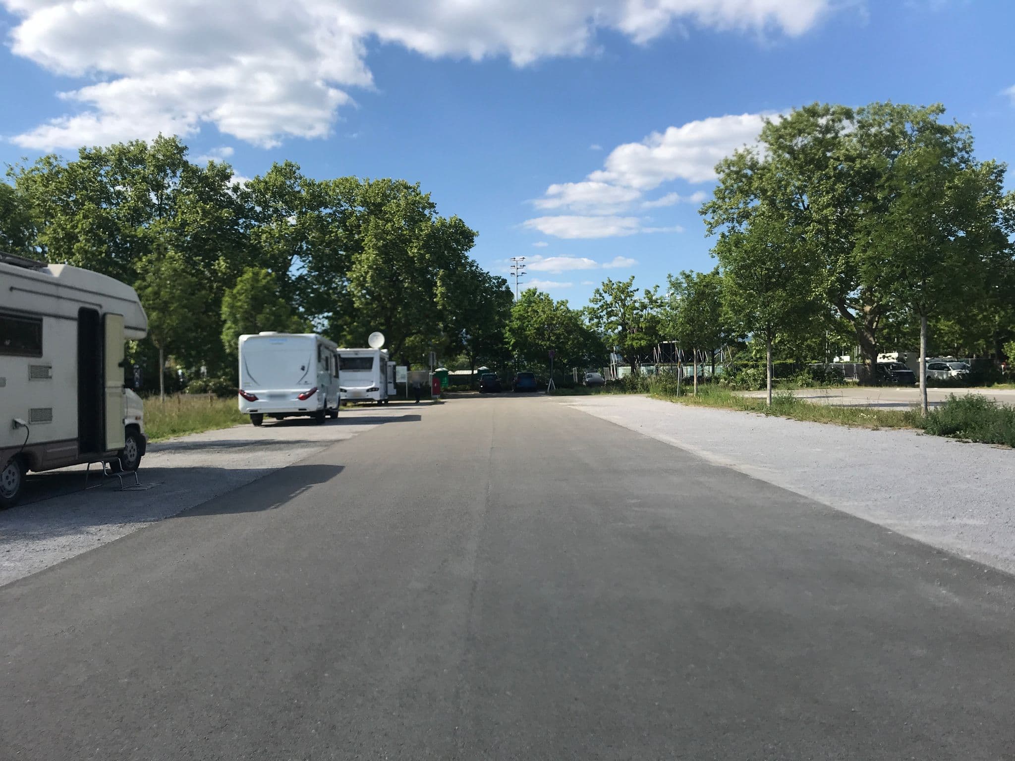 Street view near Wohnmobilstellplatz "Im Blumengarten", Nieder-Ingelheim — © miguel_andrade (CC BY-SA · Mapillary)