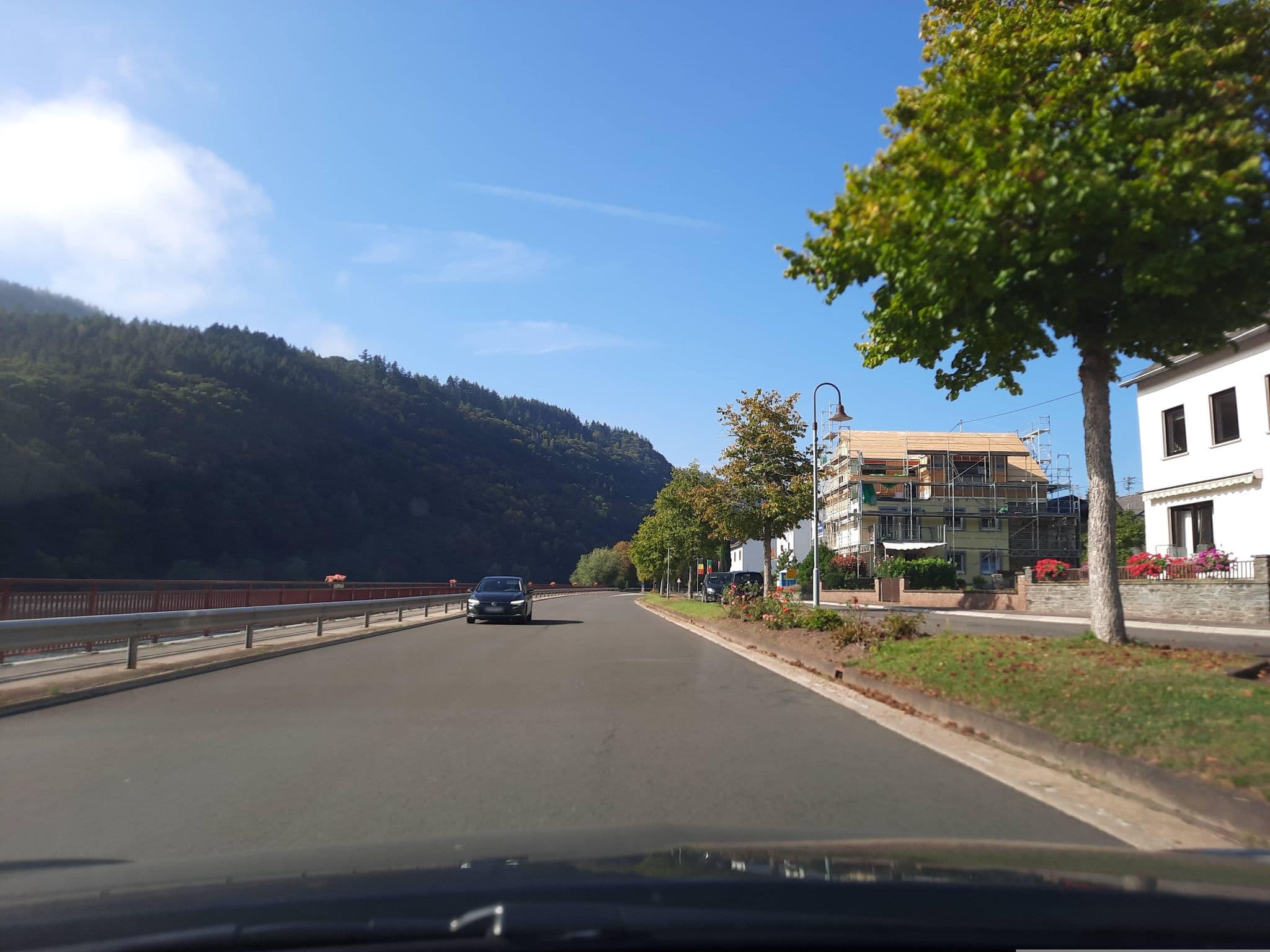 Street view near Hotel Zum Moseltal, Riol — © Lowiekse (CC BY-SA · Mapillary)