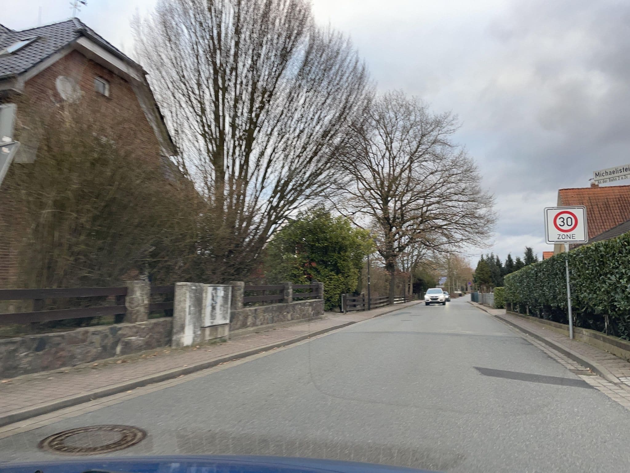 Street view near Kartoffeldoktors Häuschen, Ebstorf — © hotteliene (CC BY-SA · Mapillary)