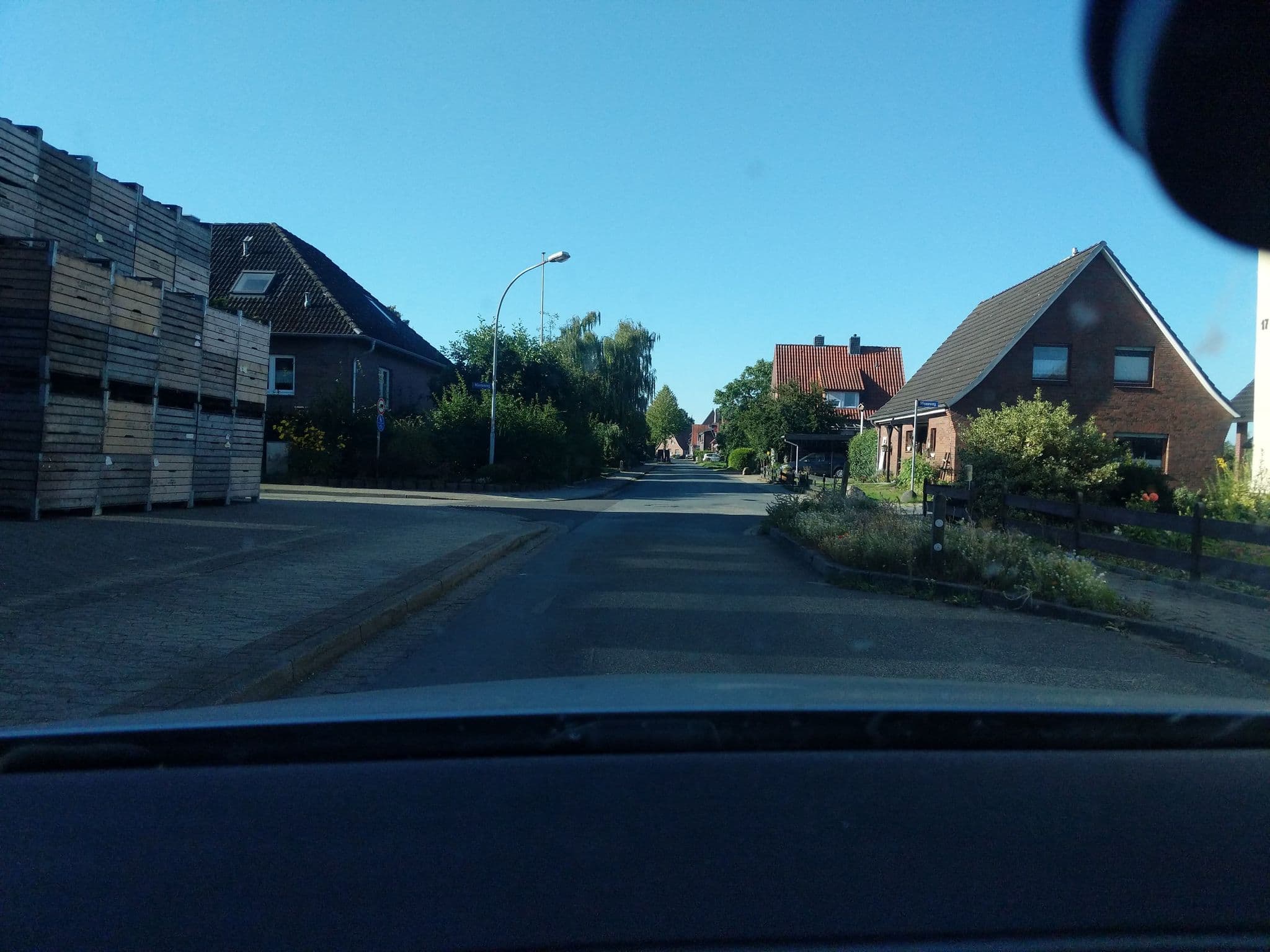 Street view near Ferienhaus am Leuchtturm, Grünendeich — © nesshof (CC BY-SA · Mapillary)